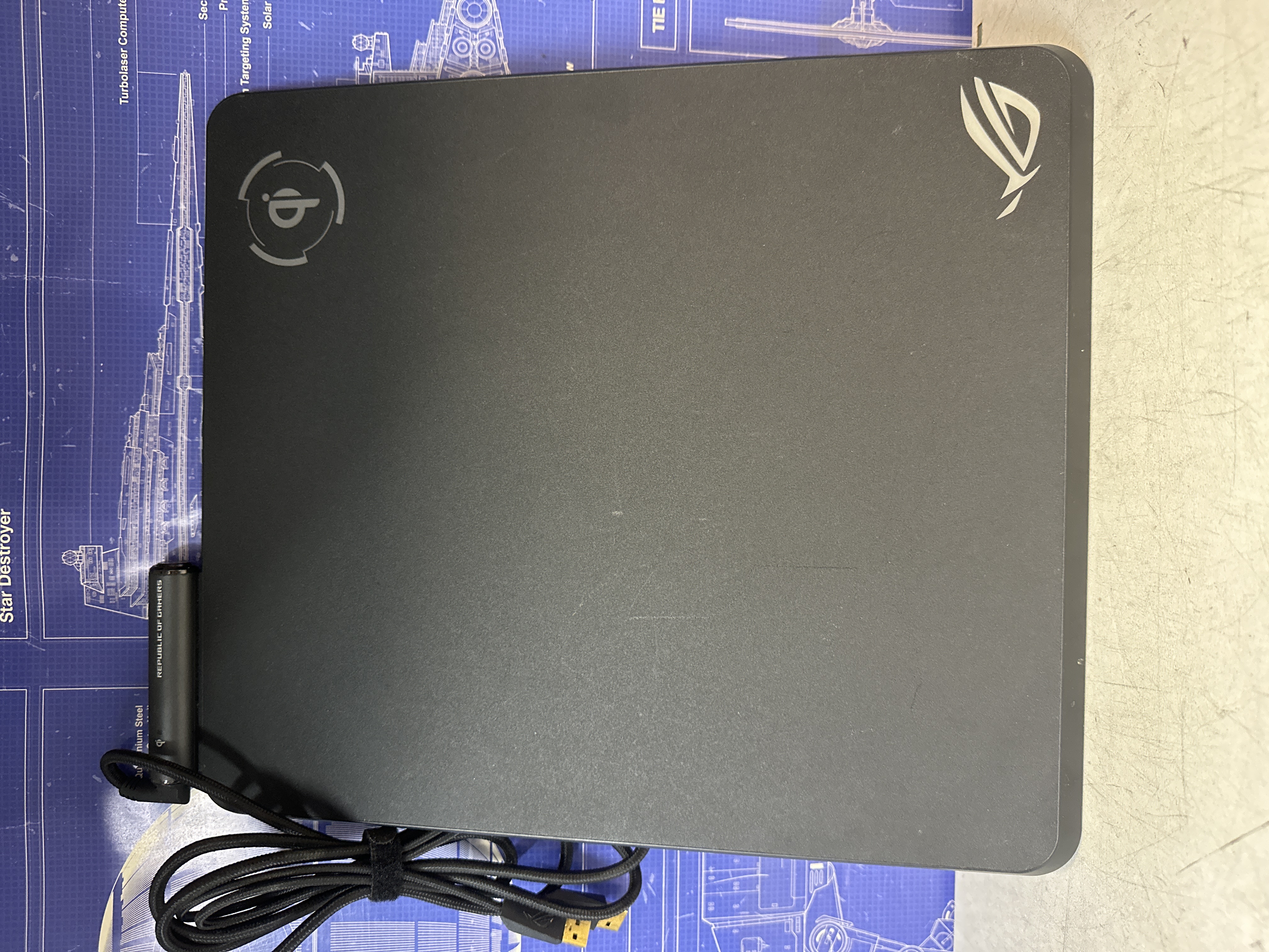 Tapis de souris gaming ASUS ROG Balteus Qi