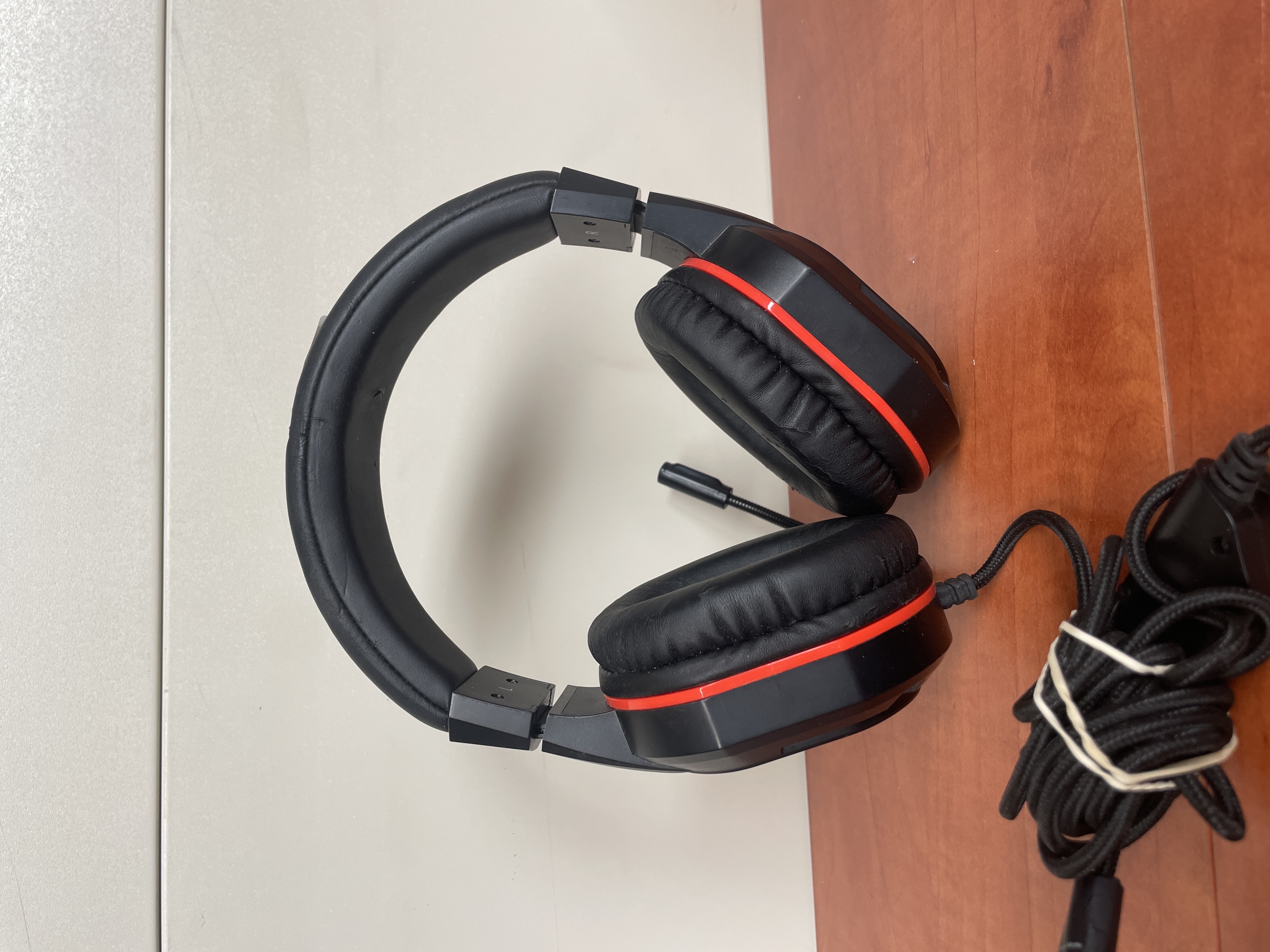 Casque gaming filaire avec micro jack 3,5 mm noir rouge — photo 3