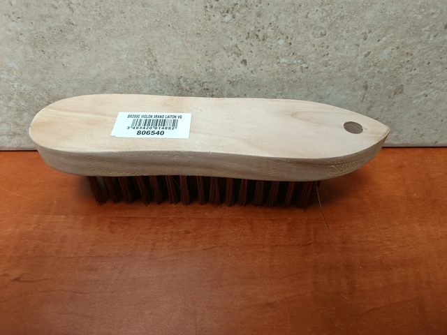 Brosse métallique manuelle à manche en bois