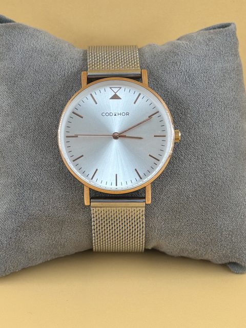 Montre Codhor cadran argenté bracelet maille milanaise doré