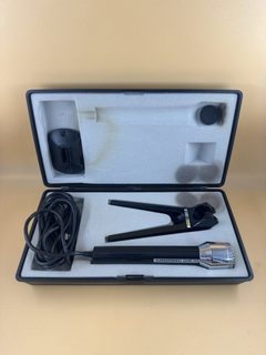 Microphone filaire Grundig GDM 313 avec mallette