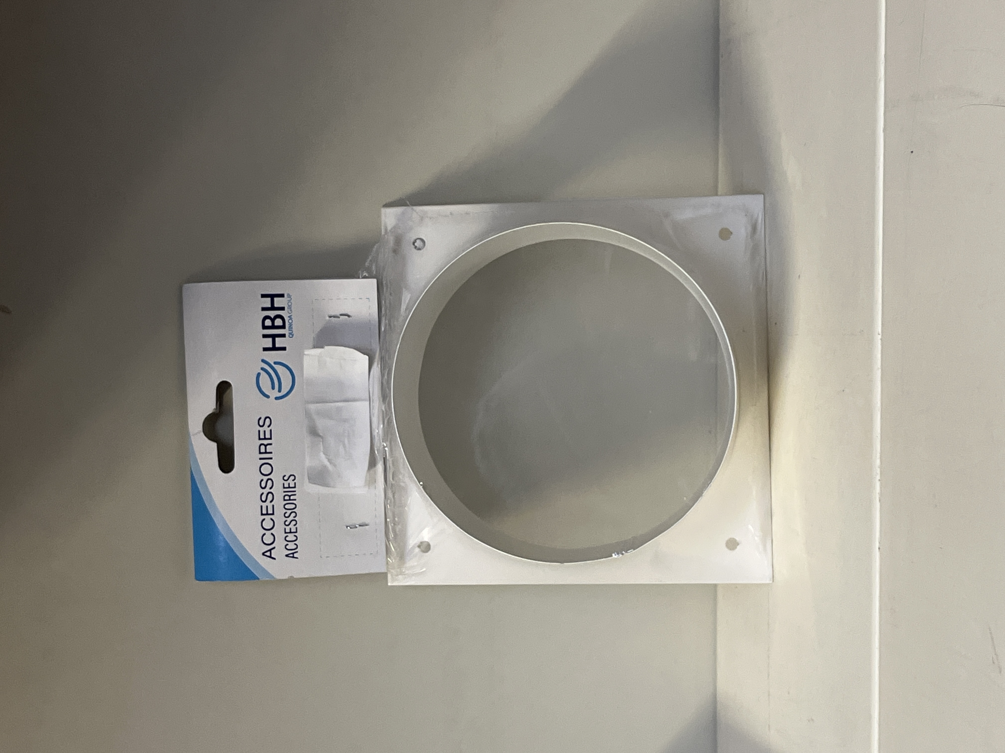 HBH Accessoires bague ronde en plastique sur plaque carrée