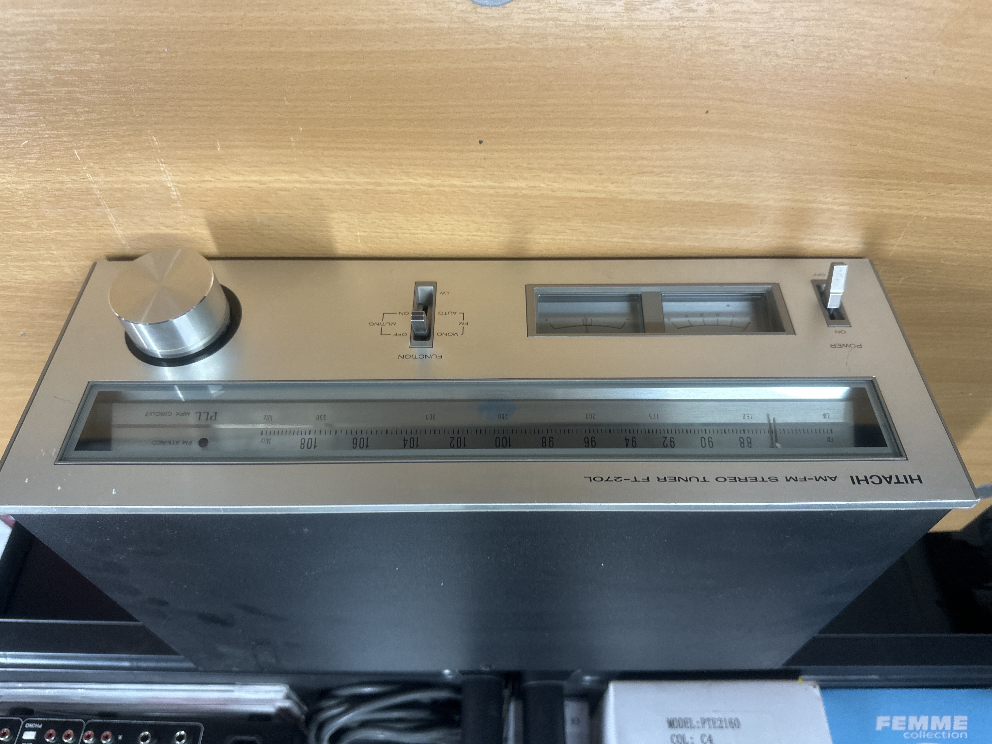 Hitachi FT-270L AM-FM Stéréo Tuner
