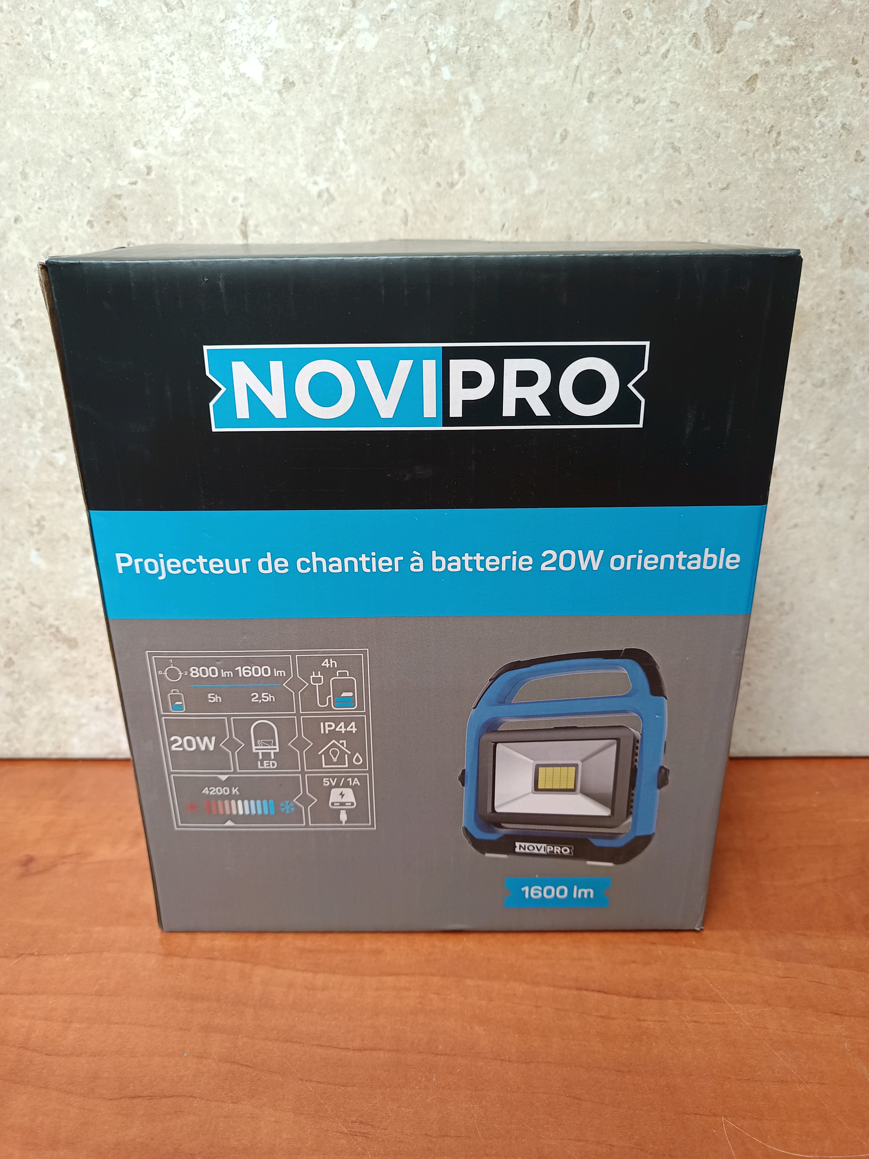 NOVIPRO Projecteur de chantier à batterie 20W orientable - 1600 lm