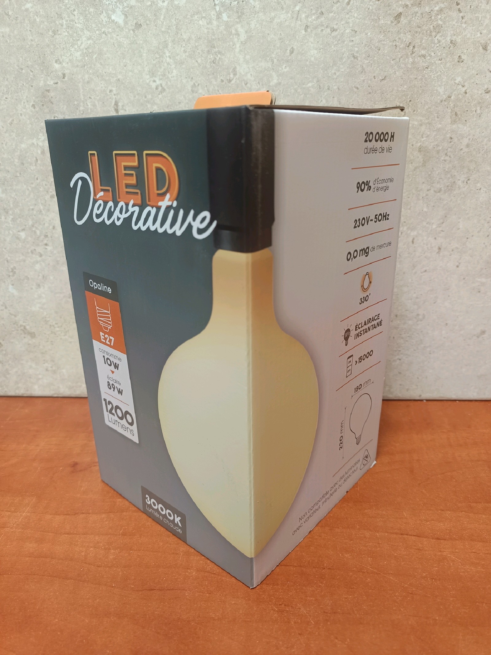 Ampoule LED décorative opaline E27 10W 3000K 1200 lm