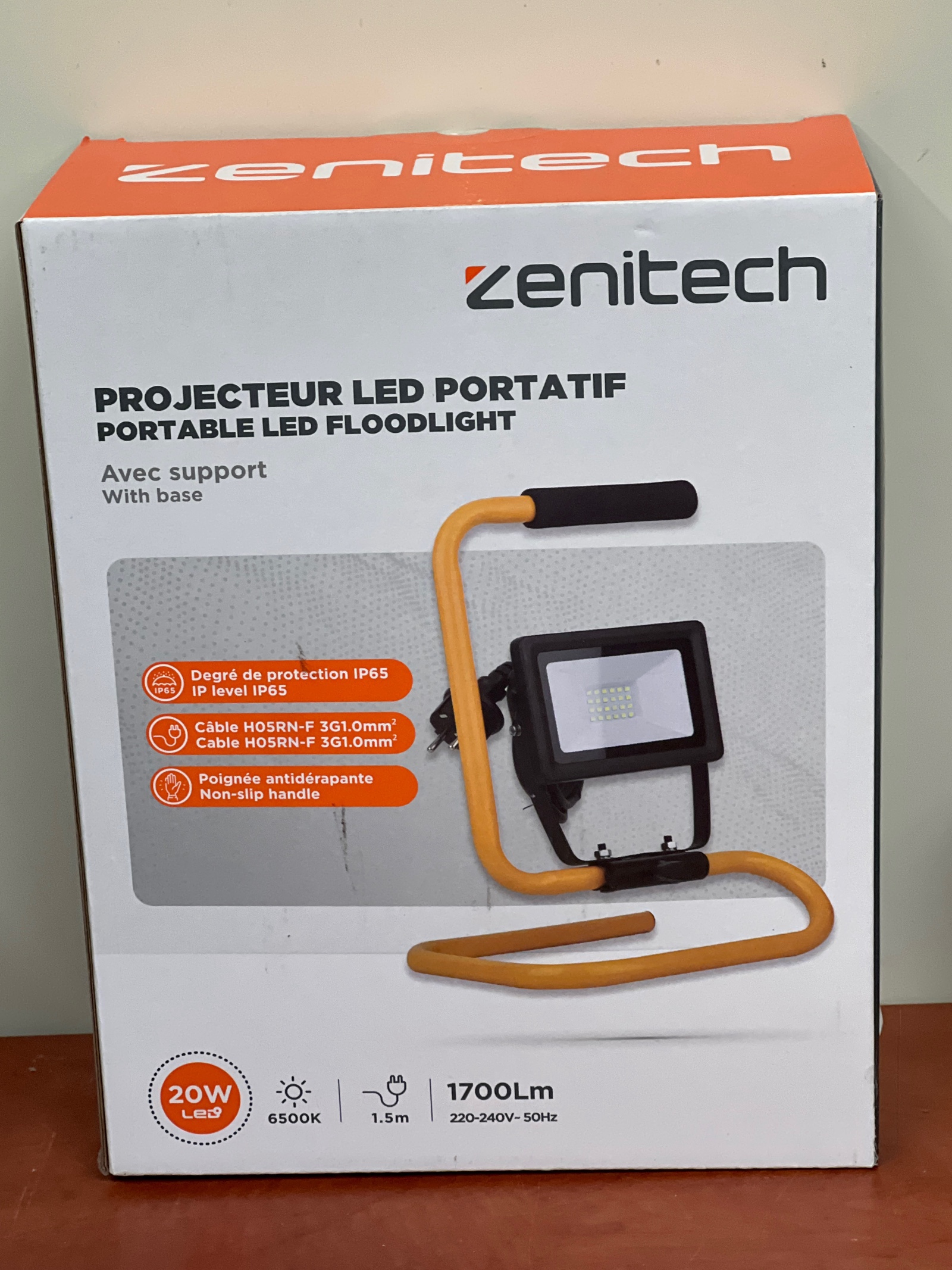 Zenitech Projecteur LED portatif 20W - 1700 lm - IP65 - avec support
