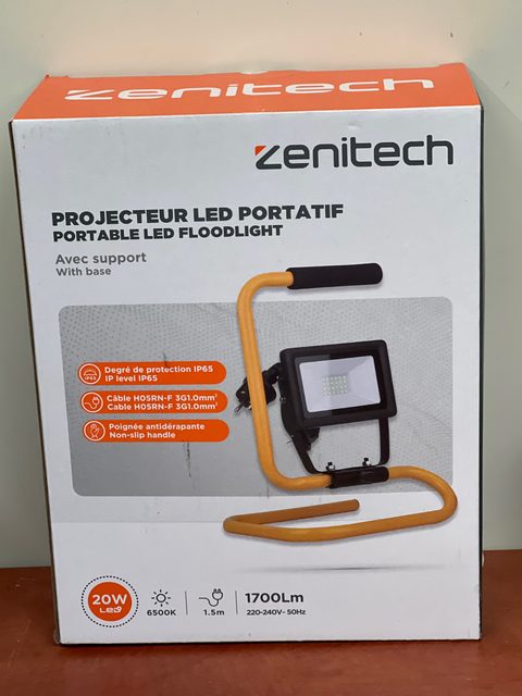 Zenitech Projecteur LED portatif 20W - 1700 lm - IP65 - avec support