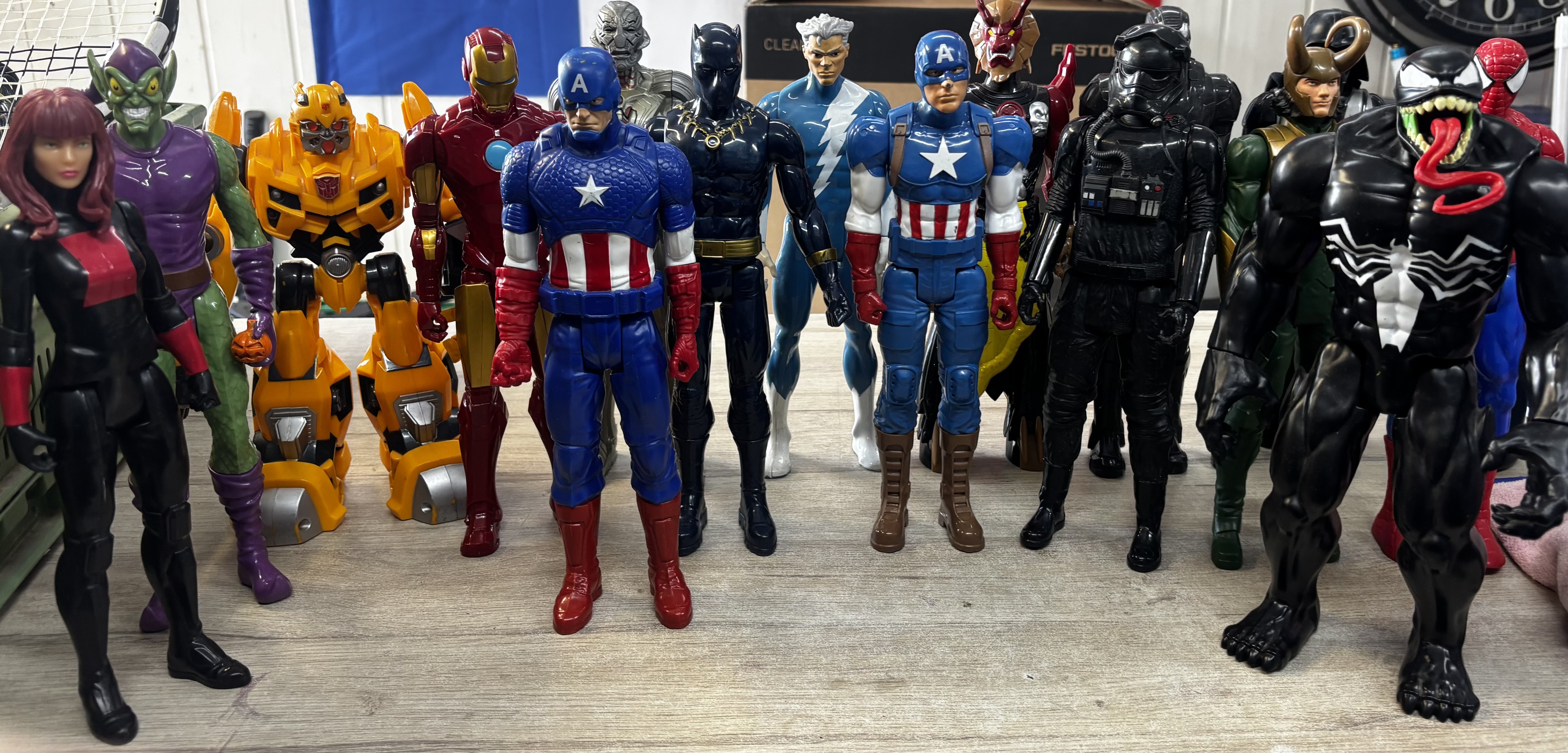 Lot de figurines articulées de super-héros et personnages SF (Marvel, DC, Star Wars, Transformers)