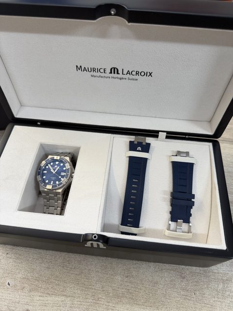 Montre Maurice Lacroix Aikon Venturer Automatique 43 mm bleue AI6058-SS002-430-2