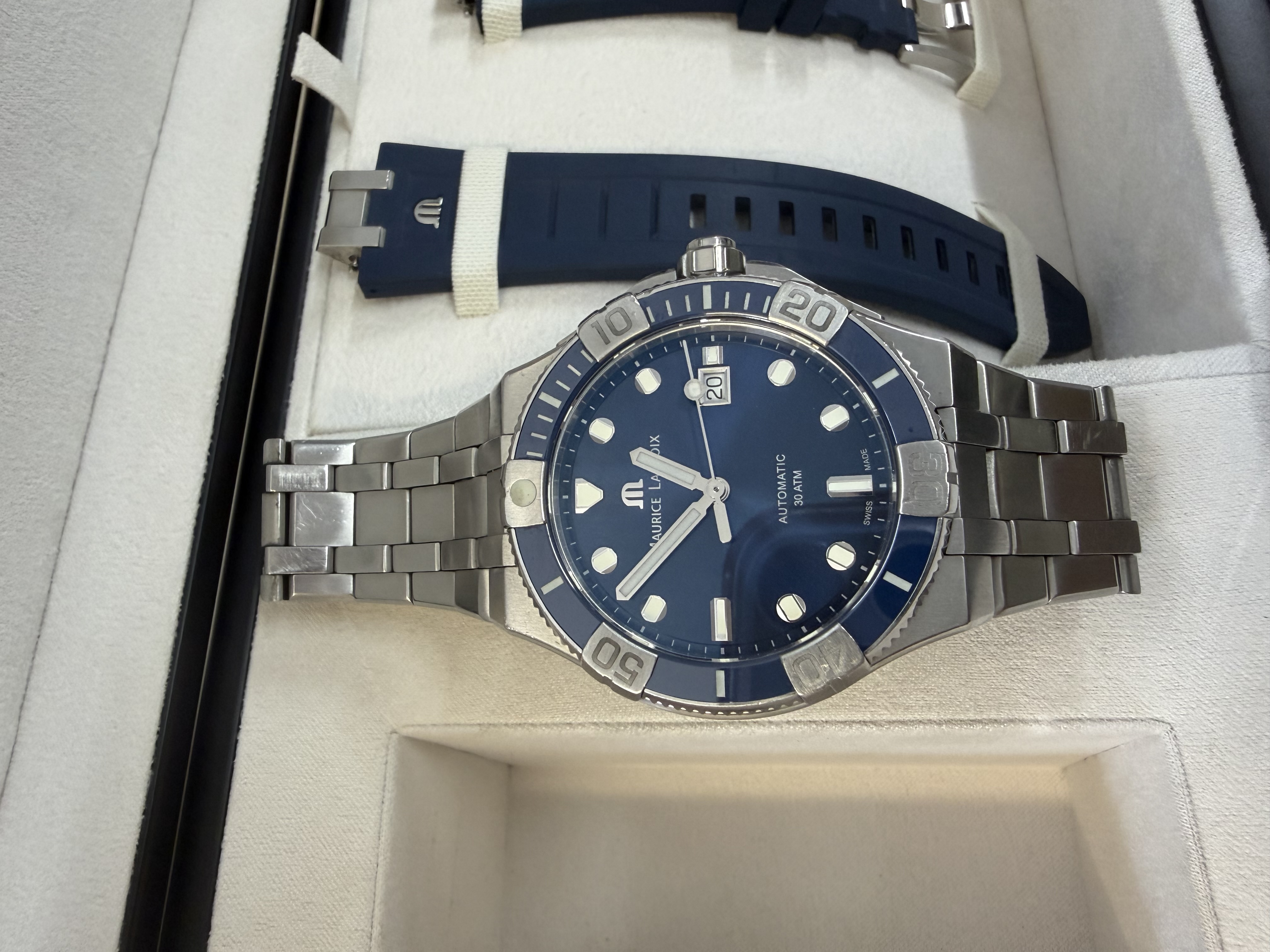 Montre Maurice Lacroix Aikon Venturer Automatique 43 mm bleue AI6058-SS002-430-2 — photo 2