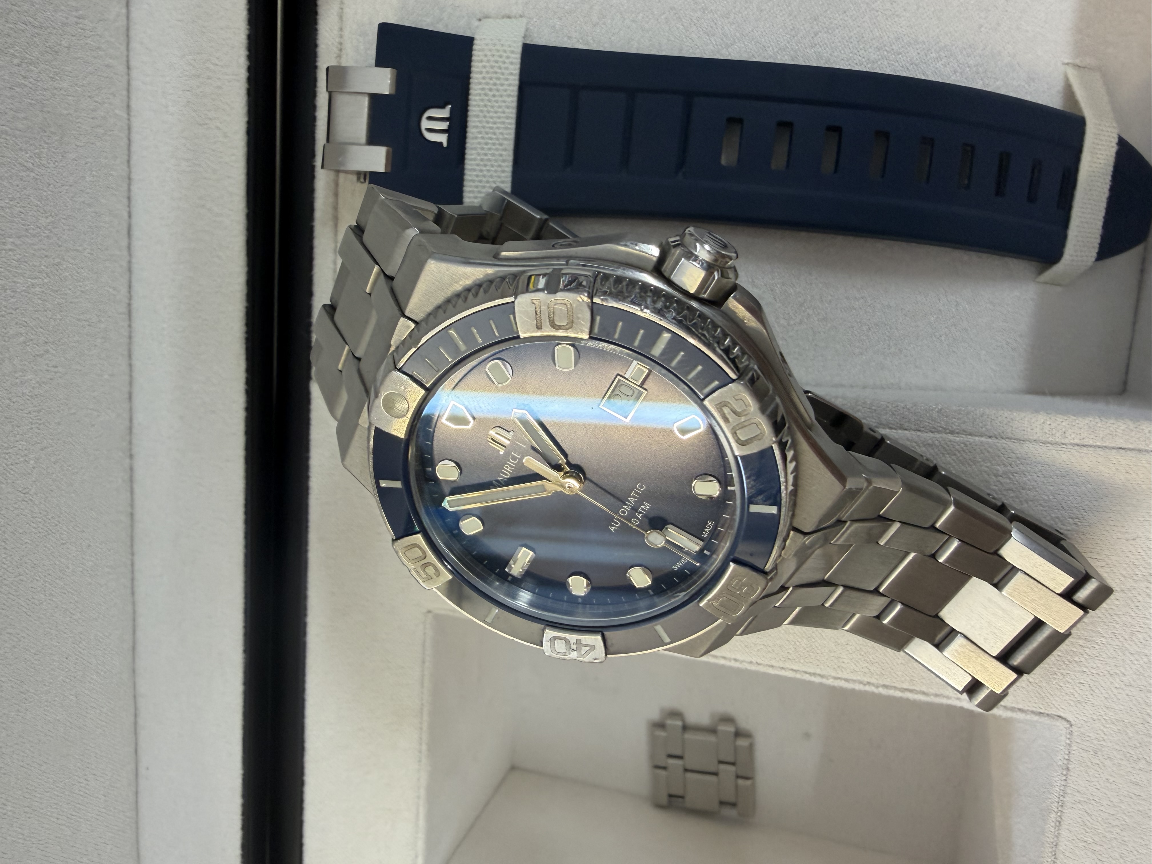 Montre Maurice Lacroix Aikon Venturer Automatique 43 mm bleue AI6058-SS002-430-2 — photo 3