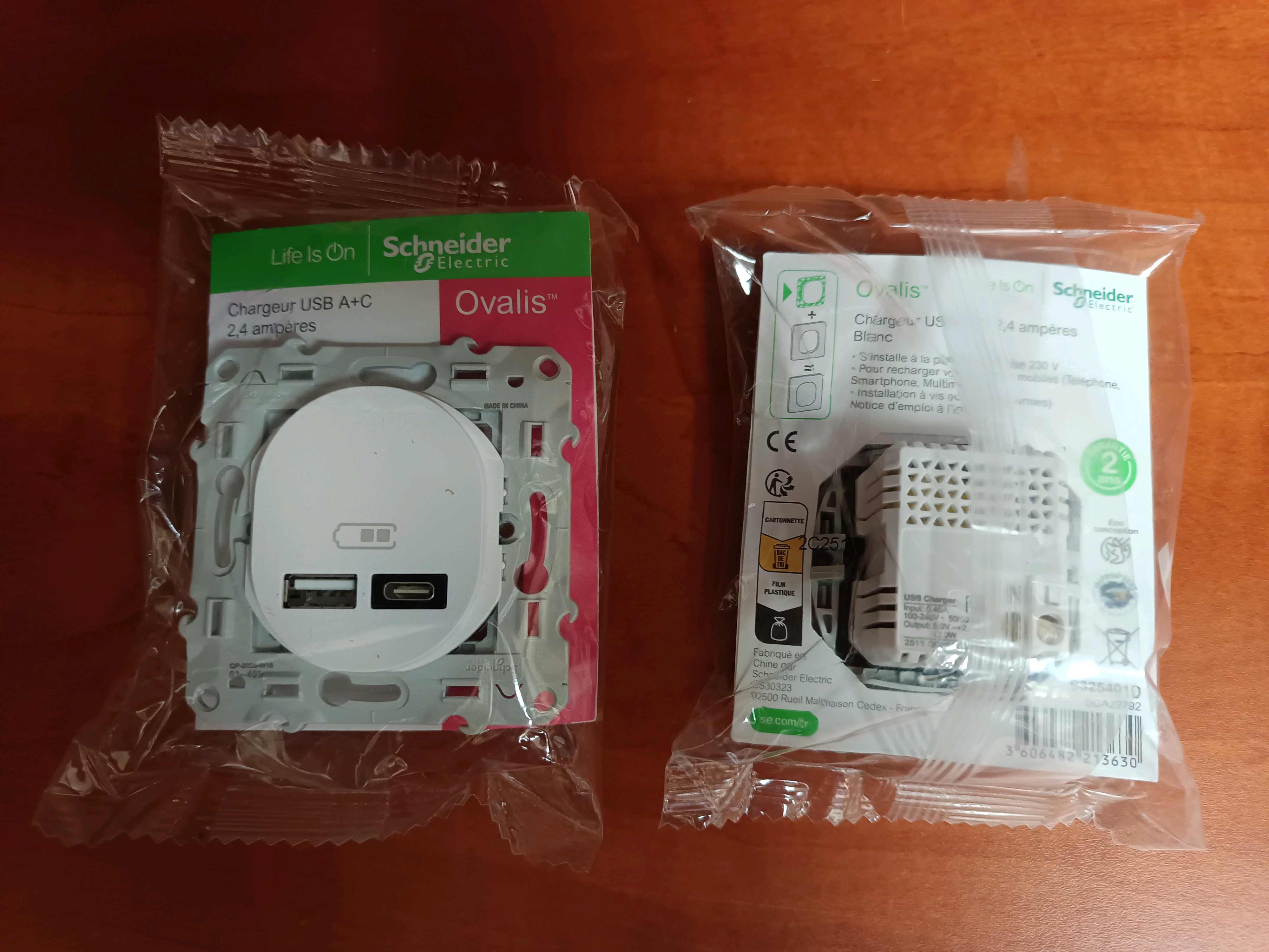 Schneider Electric Ovalis chargeur USB A+C 2,4 A encastrable