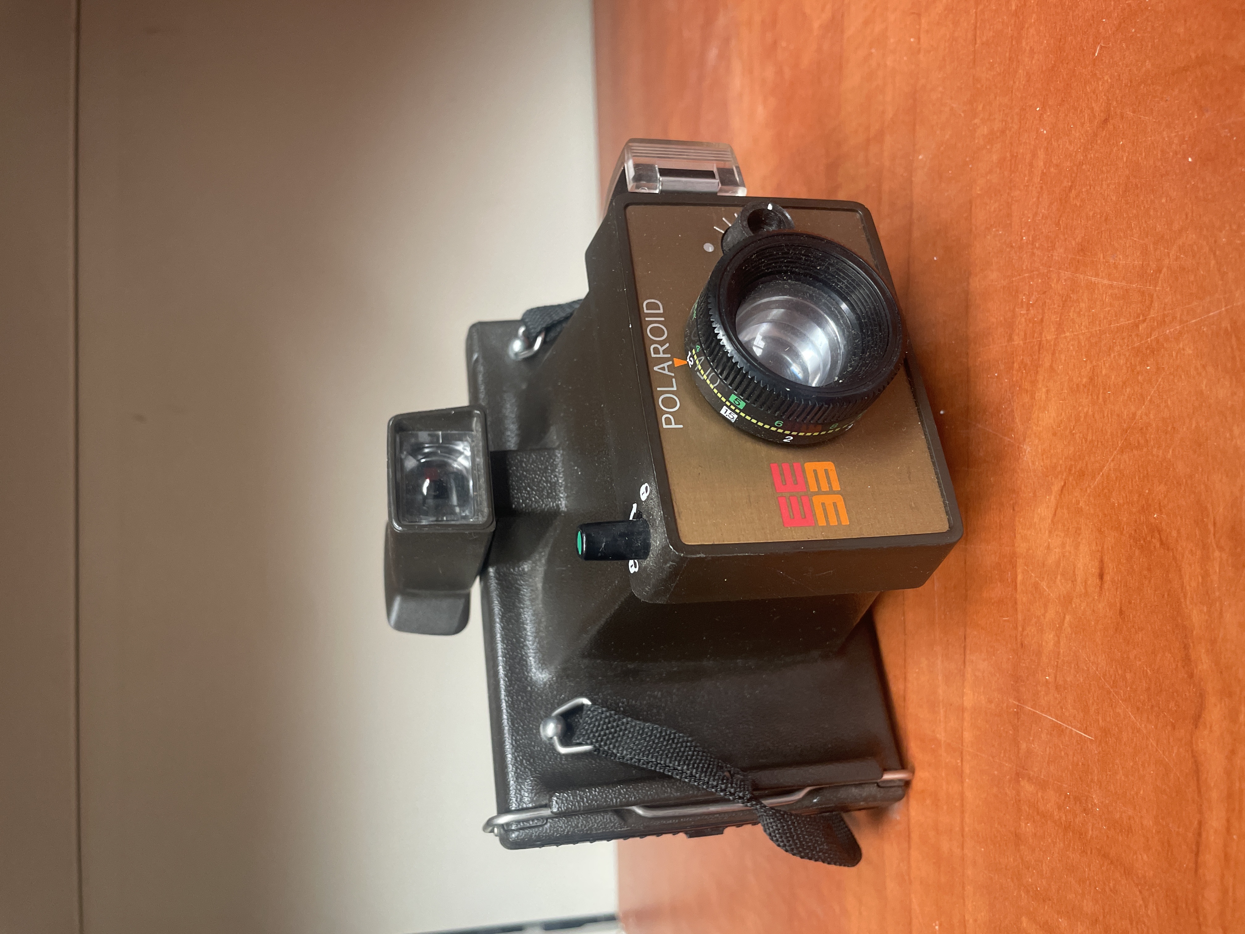 Appareil photo instantané vintage Polaroid EE33