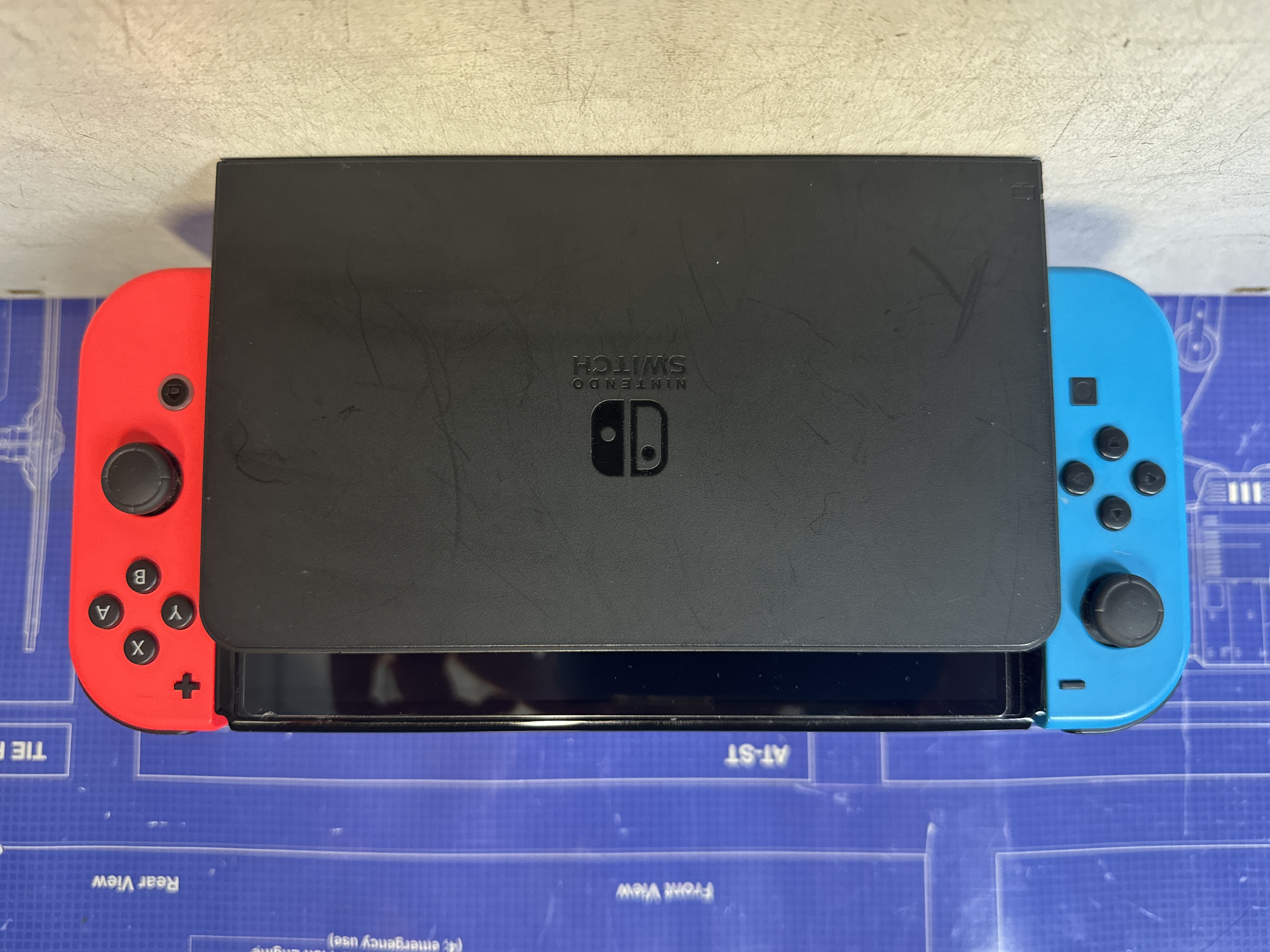 Console Nintendo Switch OLED avec dock et Joy-Con — photo 2