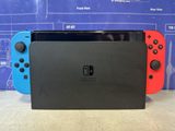 Console Nintendo Switch OLED avec dock et Joy-Con — photo 2