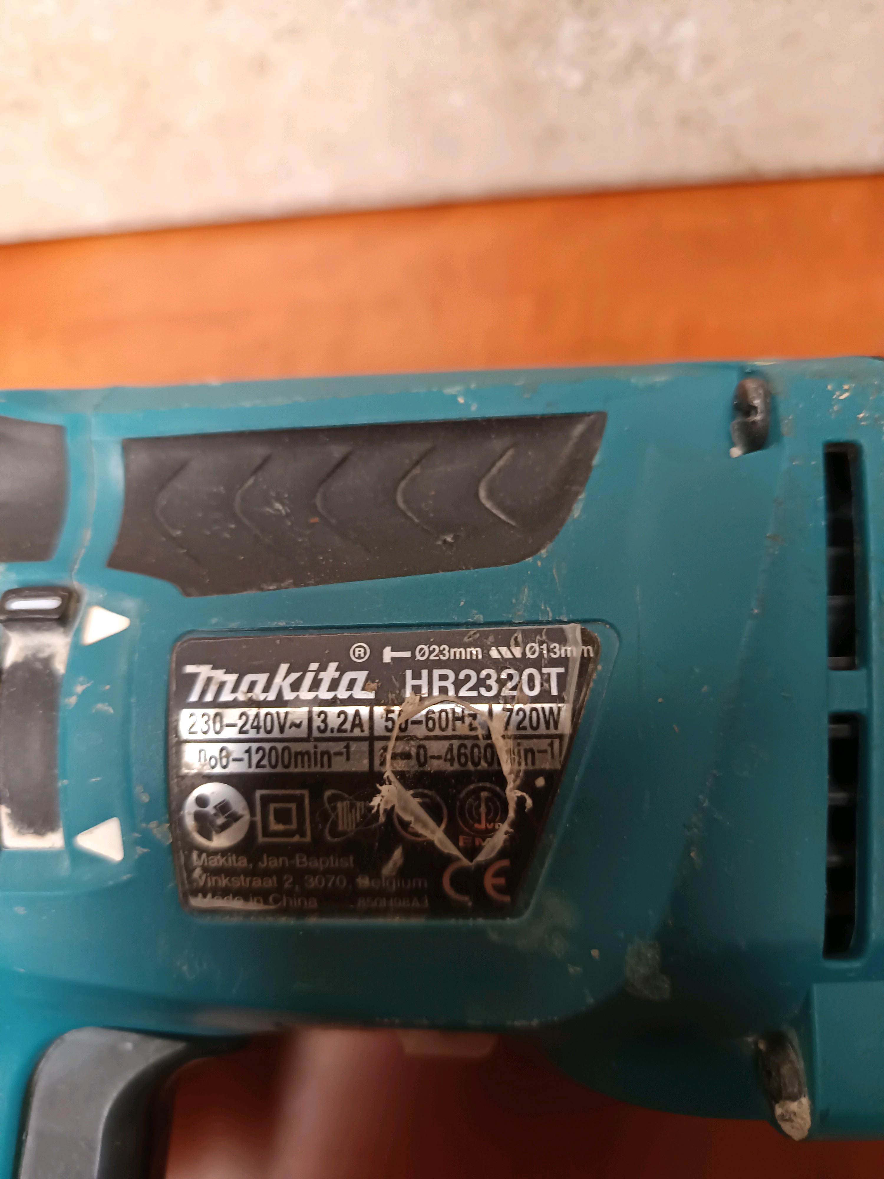 Makita HR2320T marteau perforateur filaire 720 W — photo 2