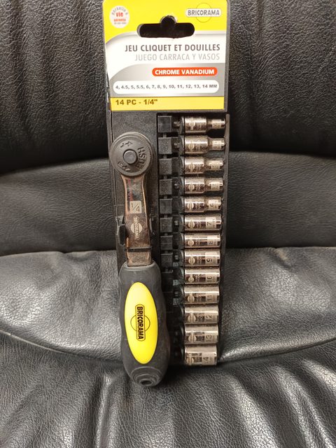 Bricorama Jeu Cliquet et Douilles 14 PC - 1/4"