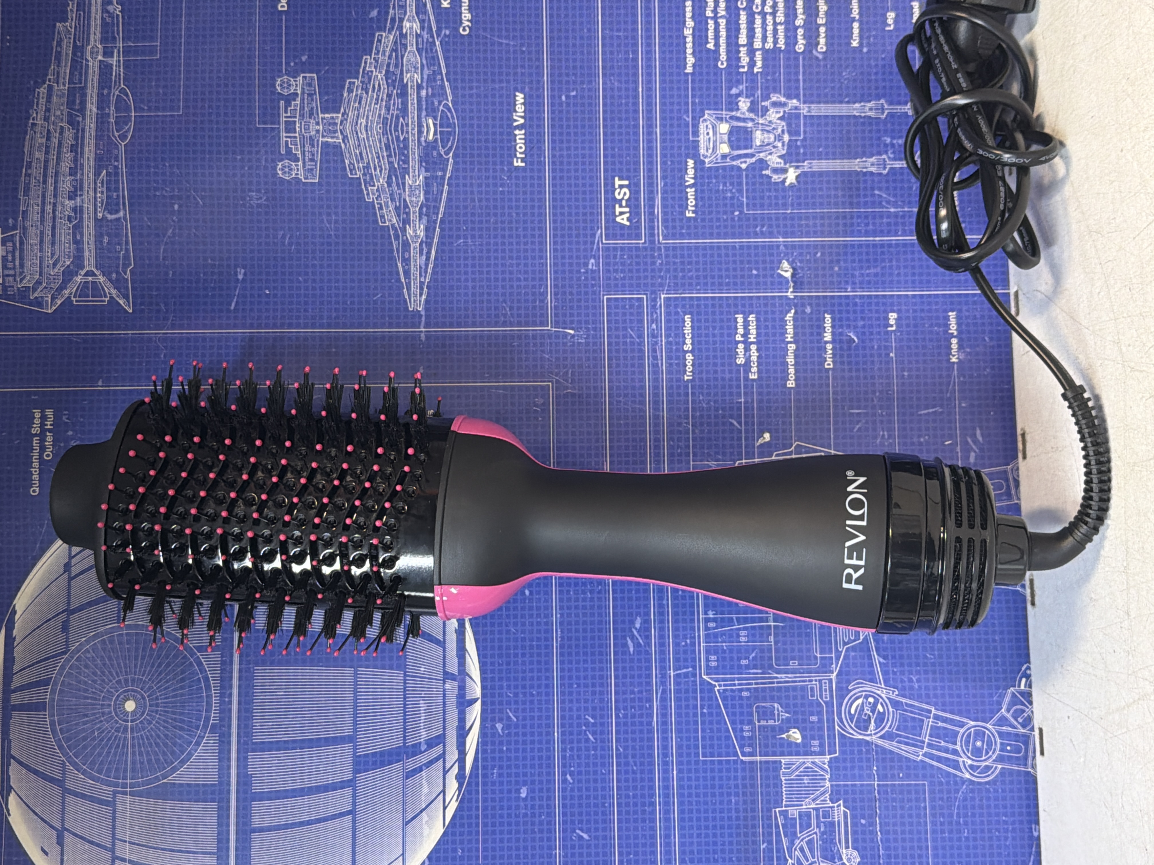 Brosse chauffante Revlon ovale noir et rose