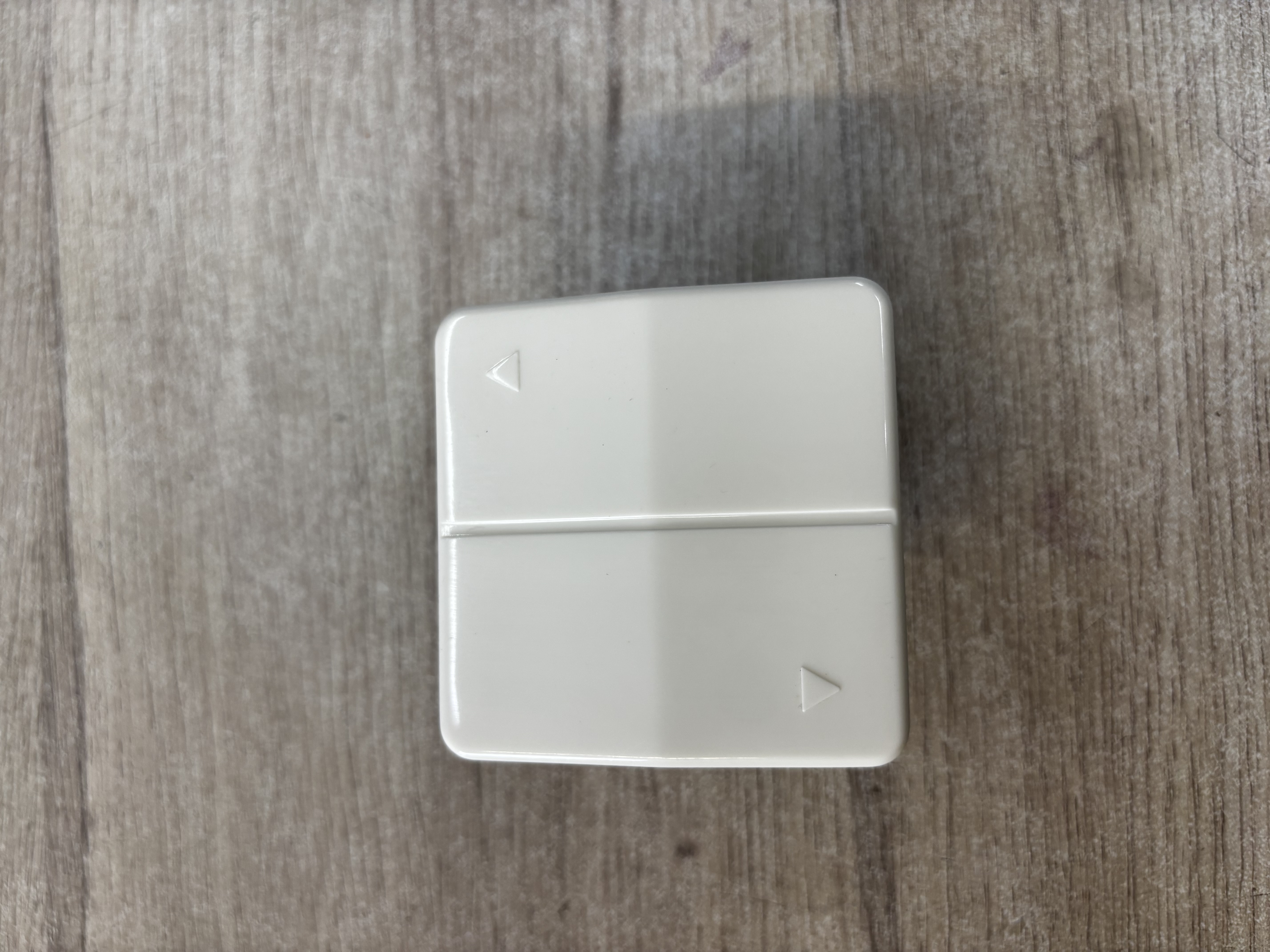 Bouton de commande interrupteur pour volet roulant