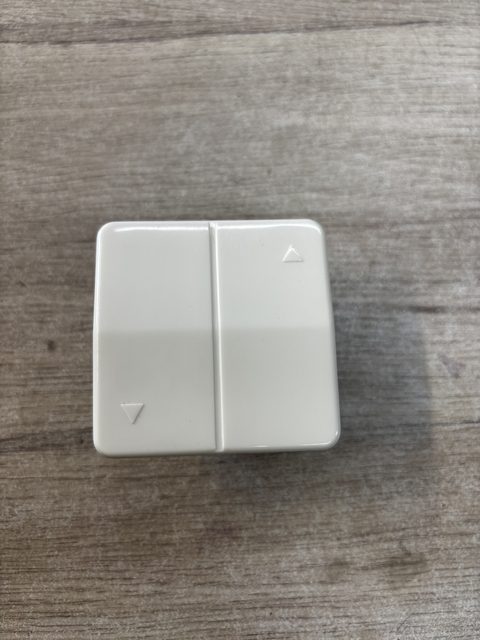 Bouton de commande interrupteur pour volet roulant