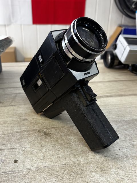 Caméra Super 8 Revue avec objectif SKNA 1:1.7 f=8-48mm