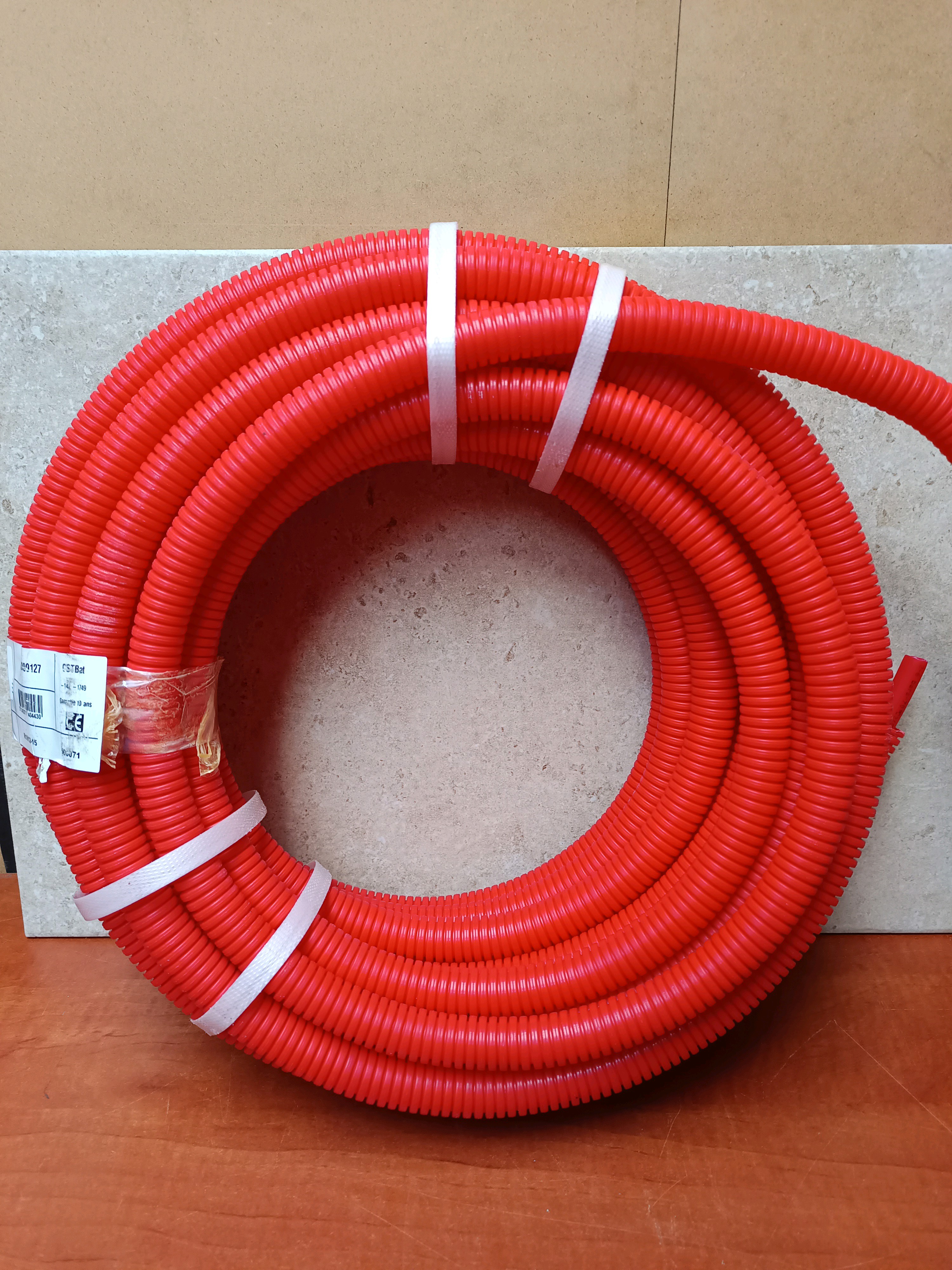 Tube PE annelé rouge 15 m, 12 mm
