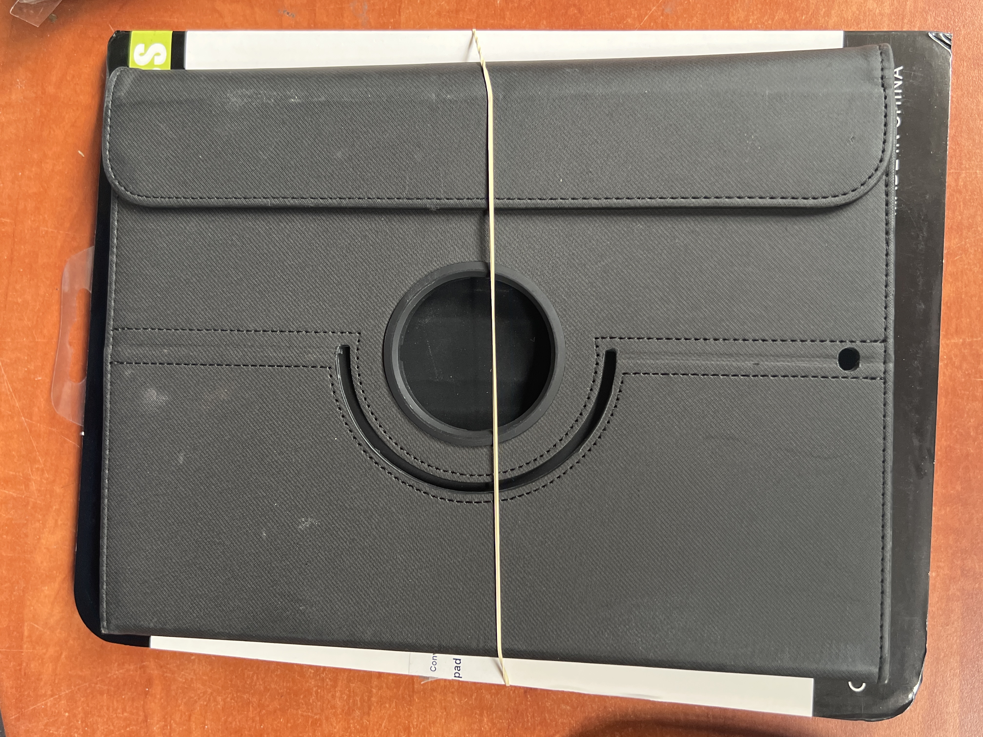 Lot étui folio noir + verre trempé pour iPad Pro 10,5 — photo 2