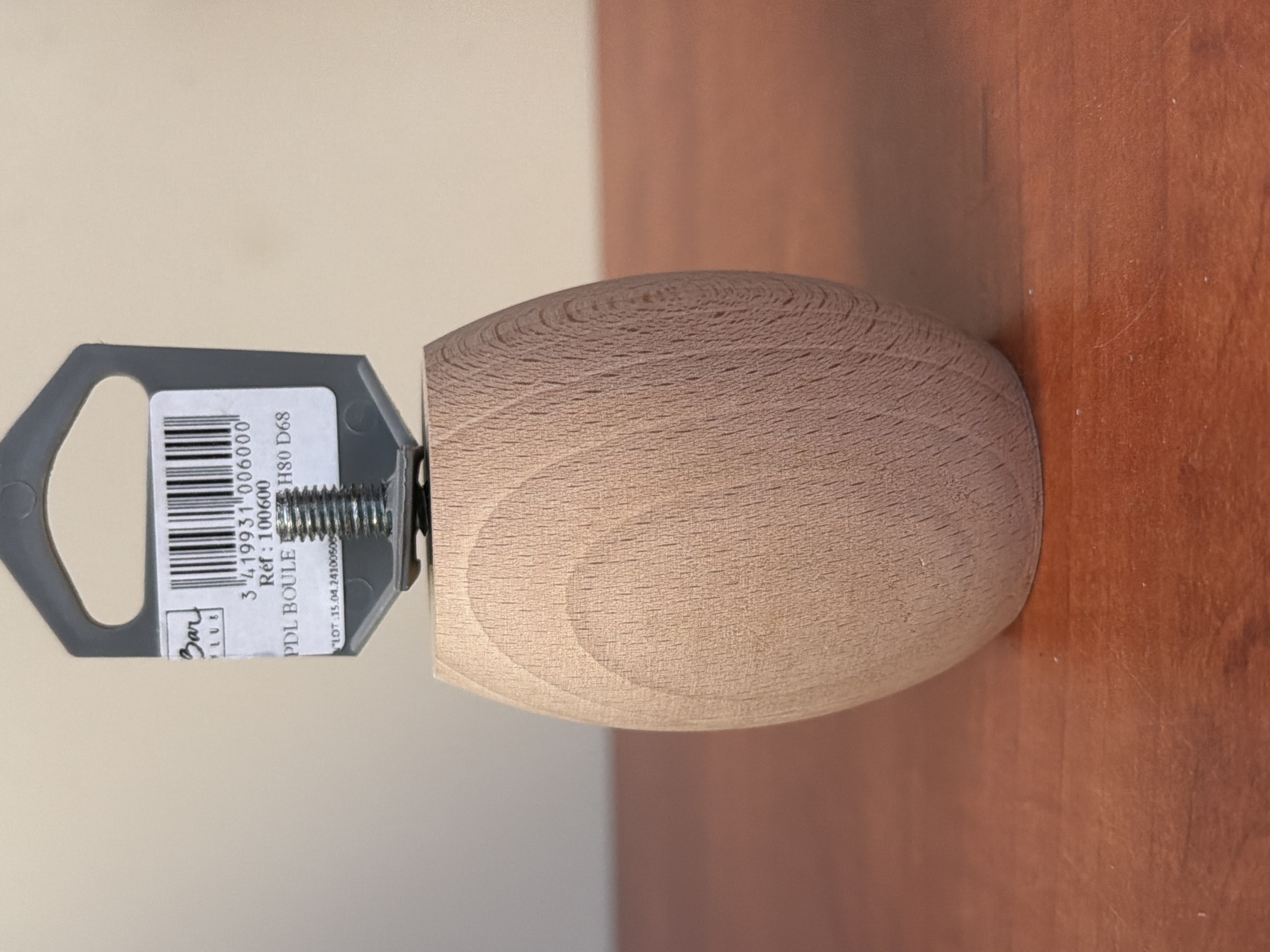 Pied de meuble en bois avec tige filetée