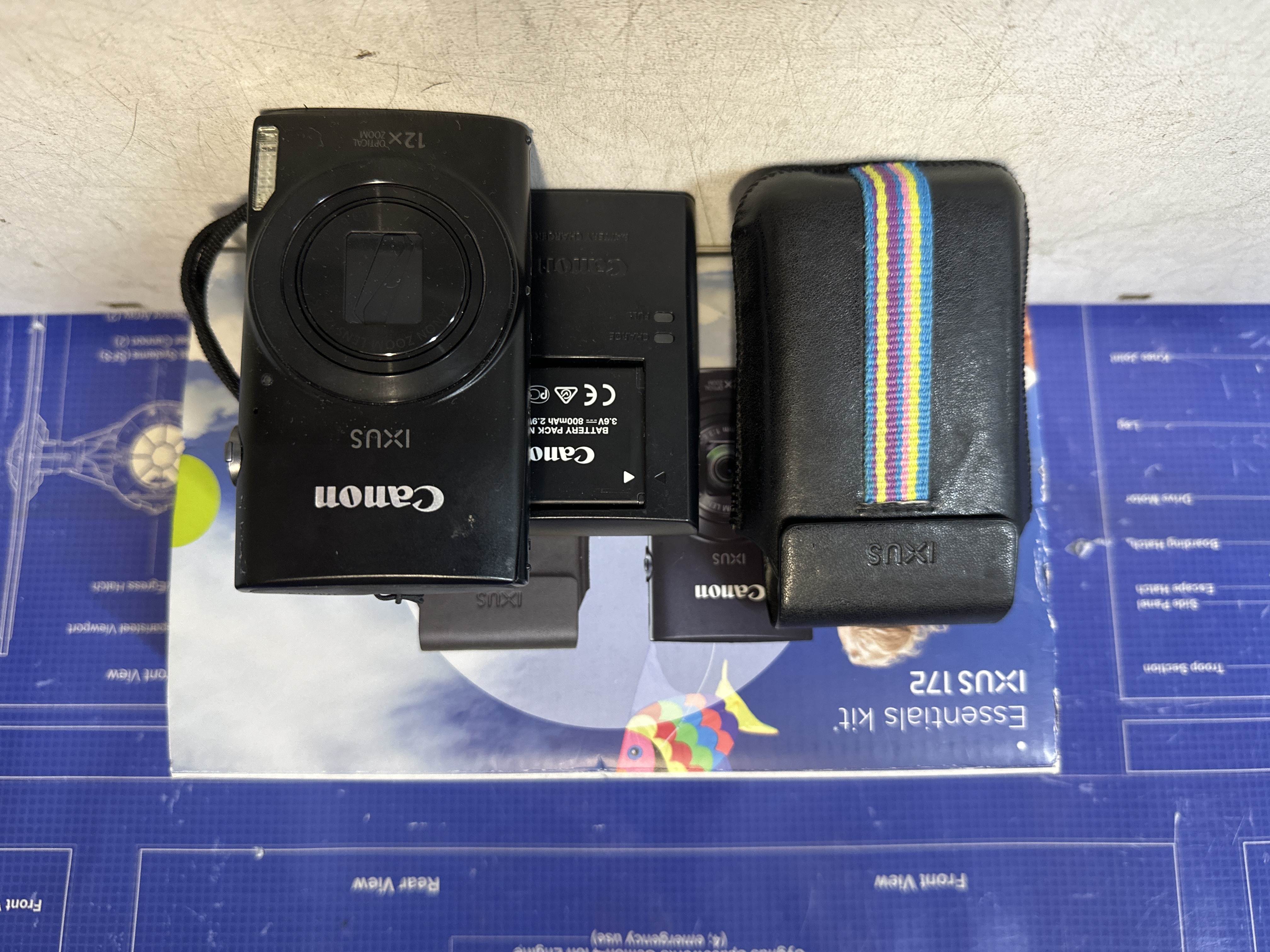 Appareil photo compact Canon IXUS 172 Essential Kit