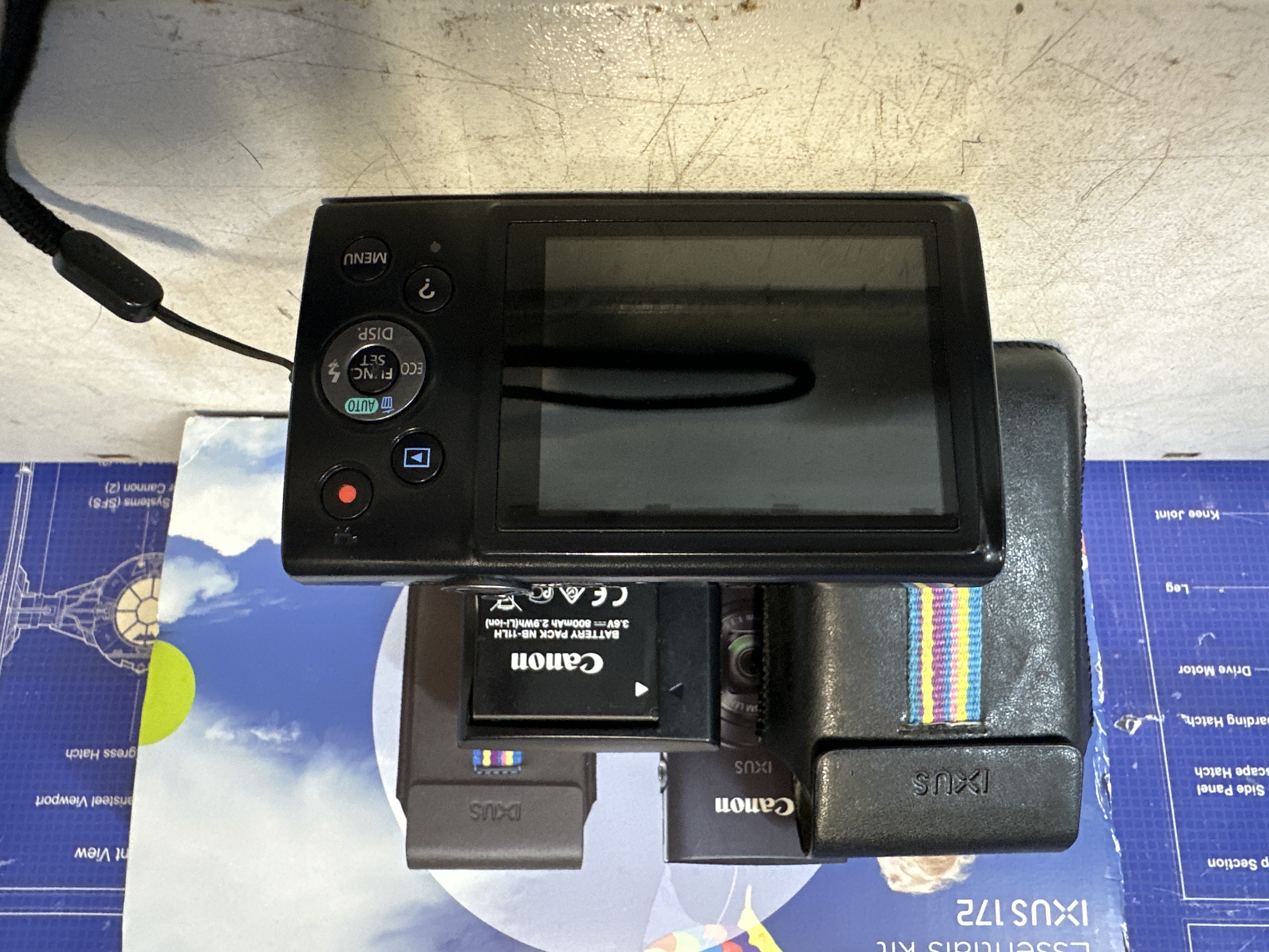 Appareil photo compact Canon IXUS 172 Essential Kit — photo 2