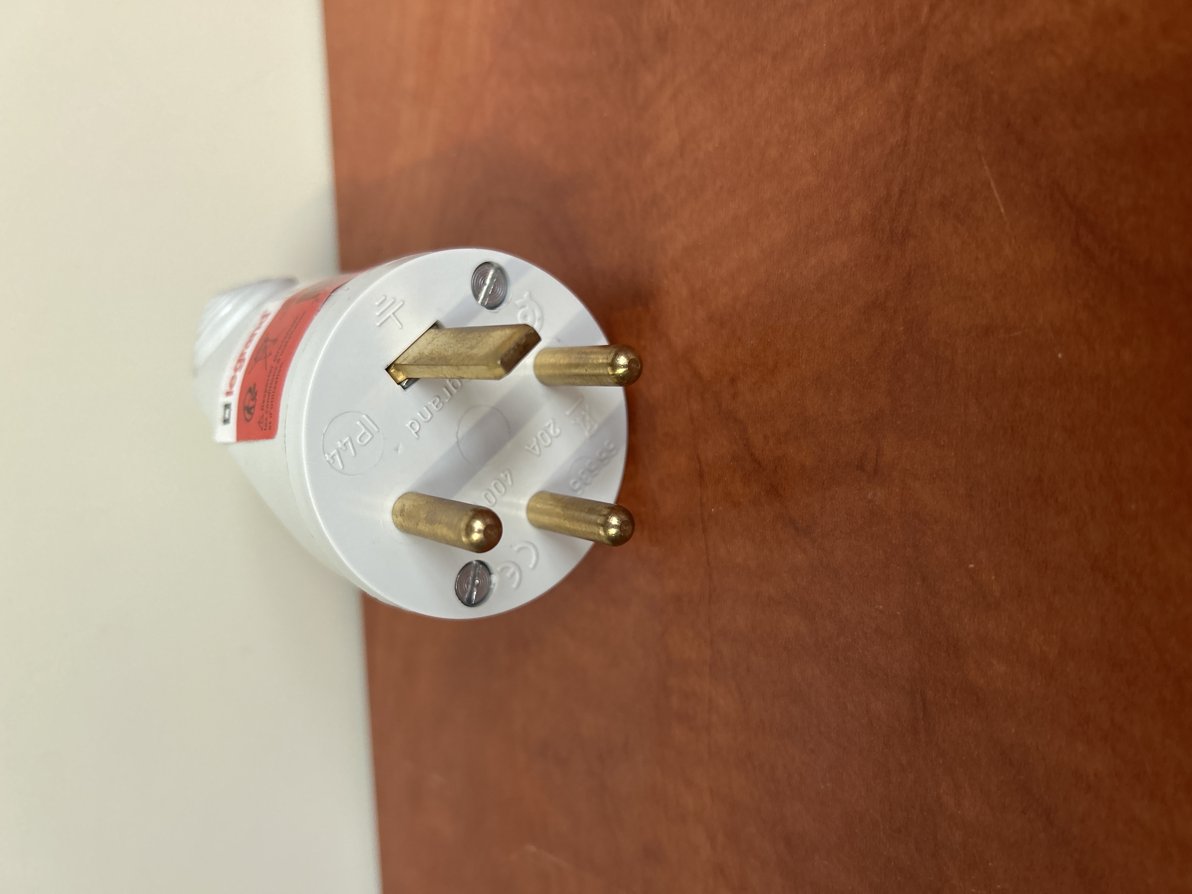 Prise électrique Legrand 20 A à anneau — photo 2