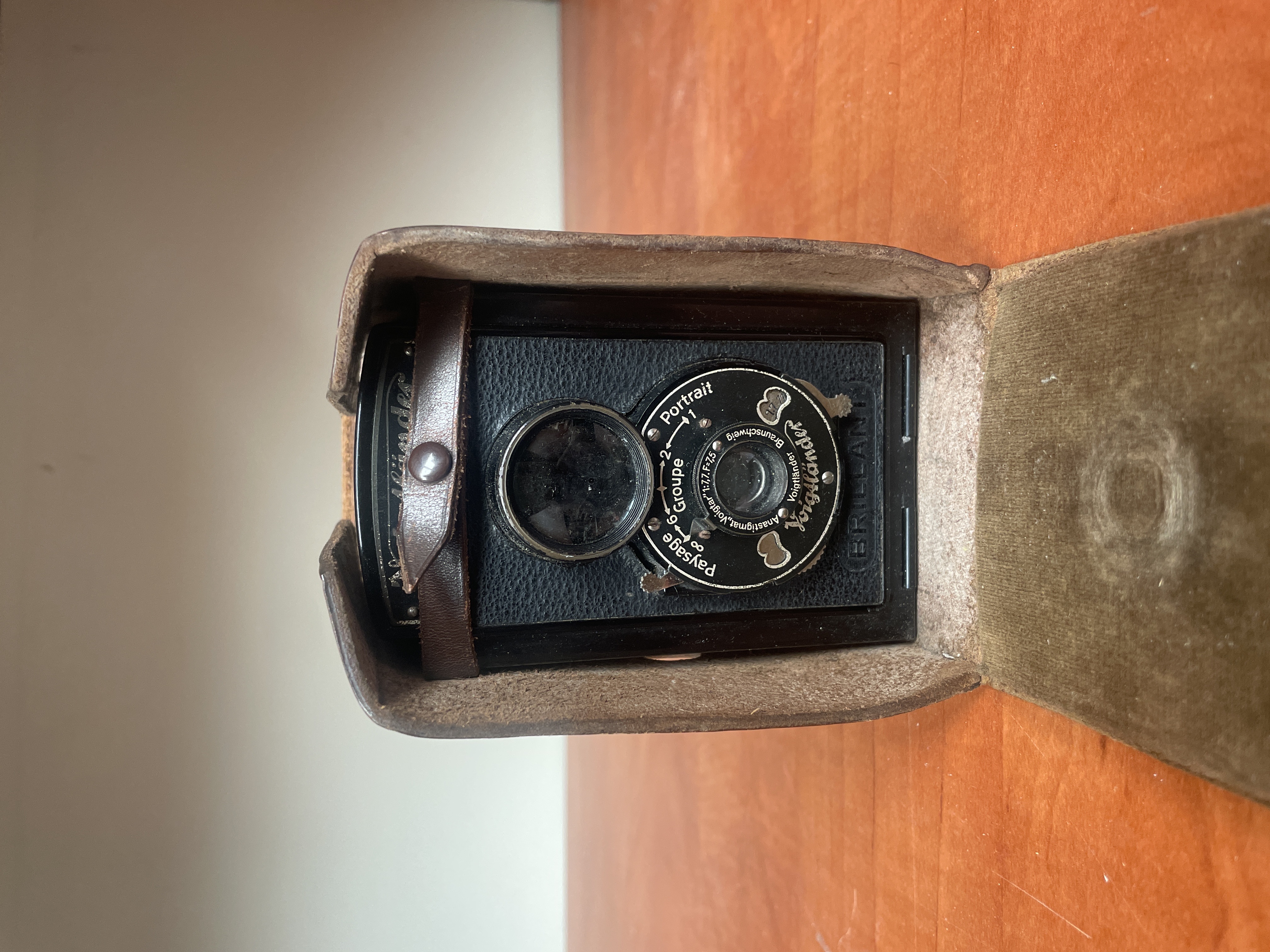 Appareil photo ancien Voigtländer Brillant avec étui