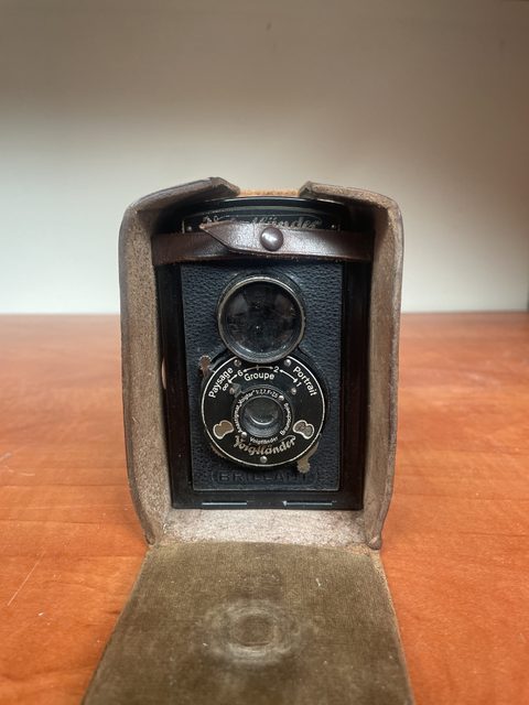 Appareil photo ancien Voigtländer Brillant avec étui