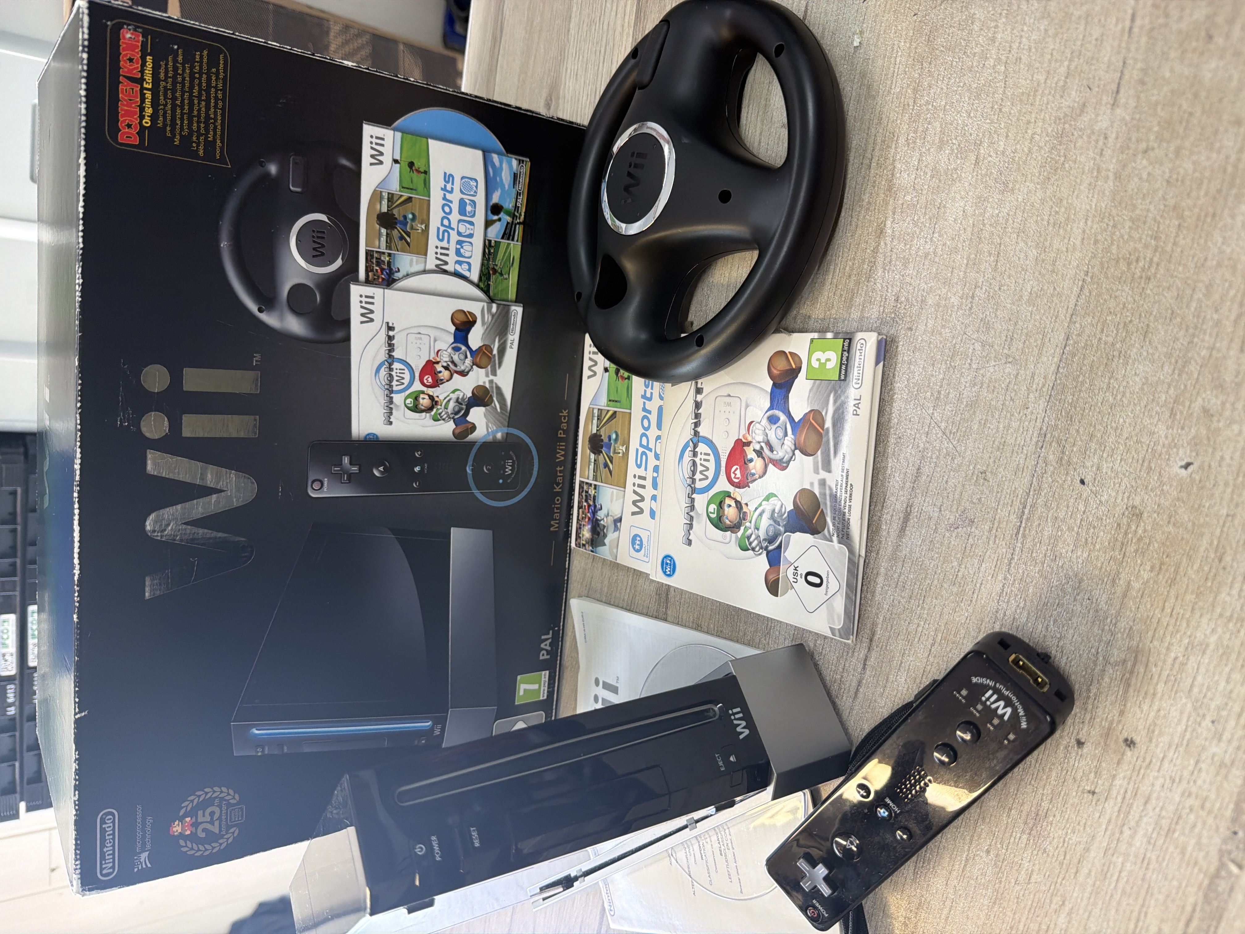 Console Nintendo Wii noire pack Mario Kart 25e anniversaire