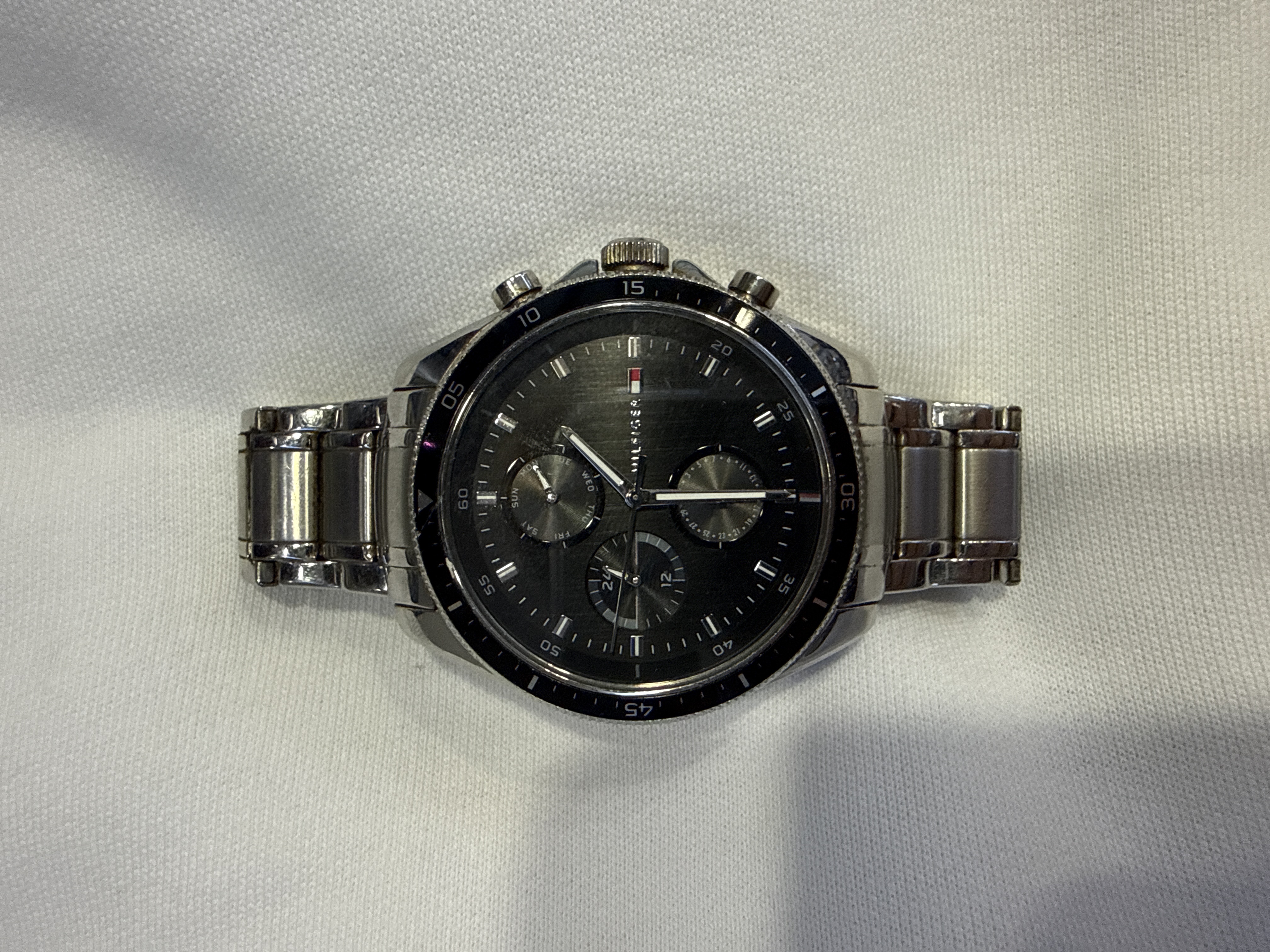 Montre chronographe Tommy Hilfiger - cadran noir, bracelet acier
