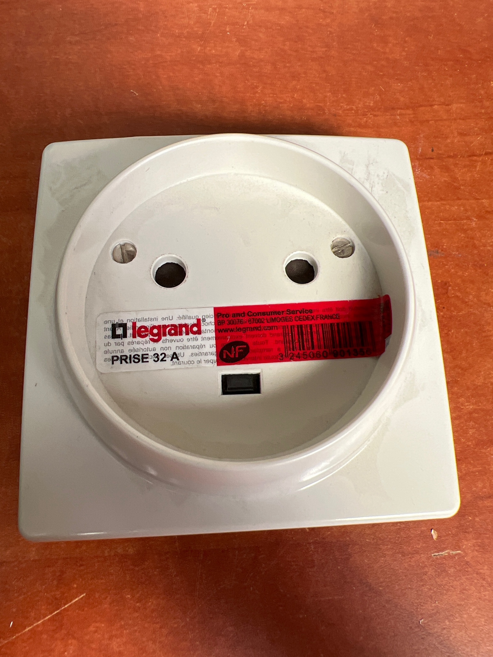 Legrand prise 32 A murale