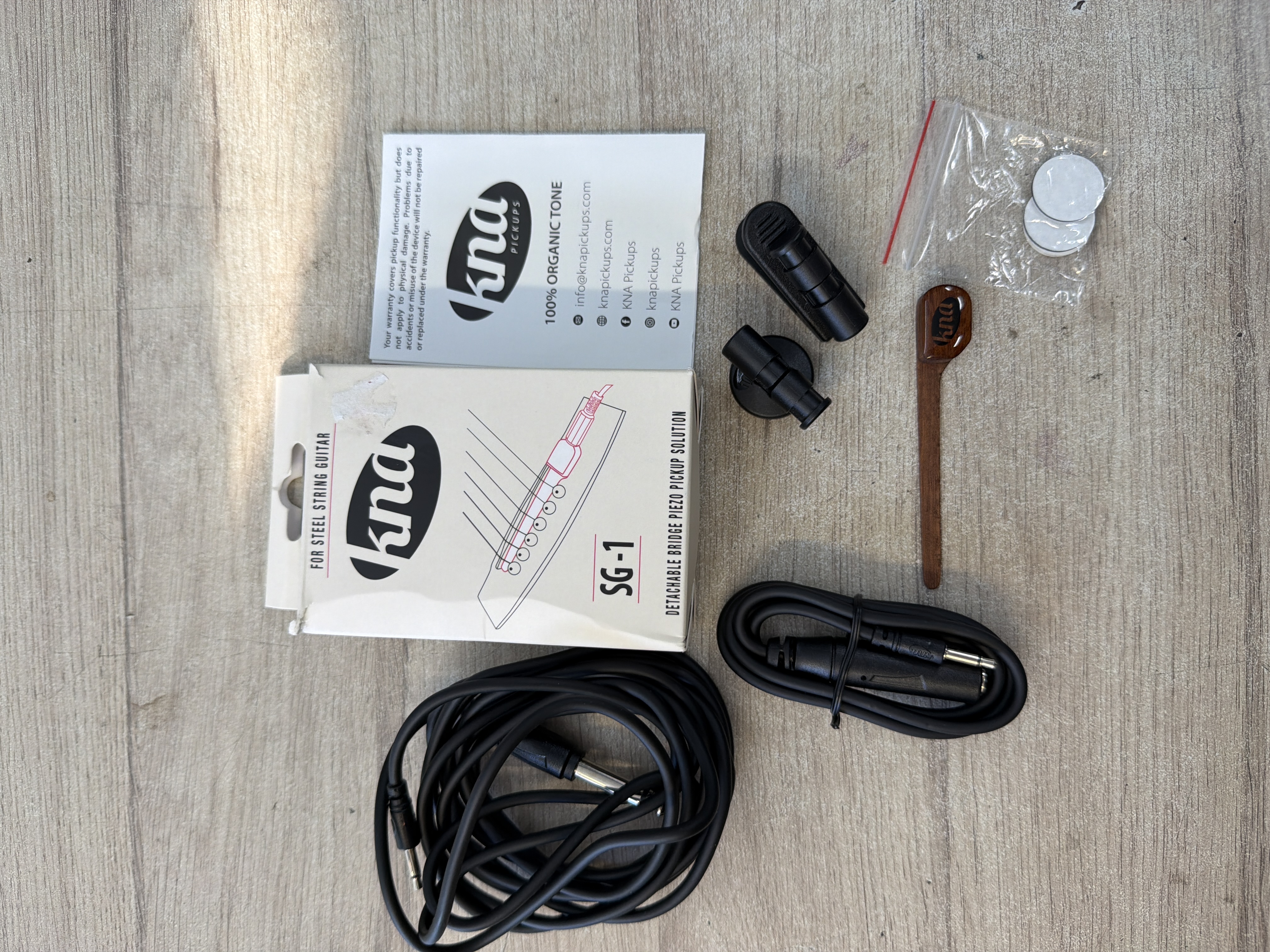 KNA Pickups SG-1 micro piezo pour guitare folk à cordes acier