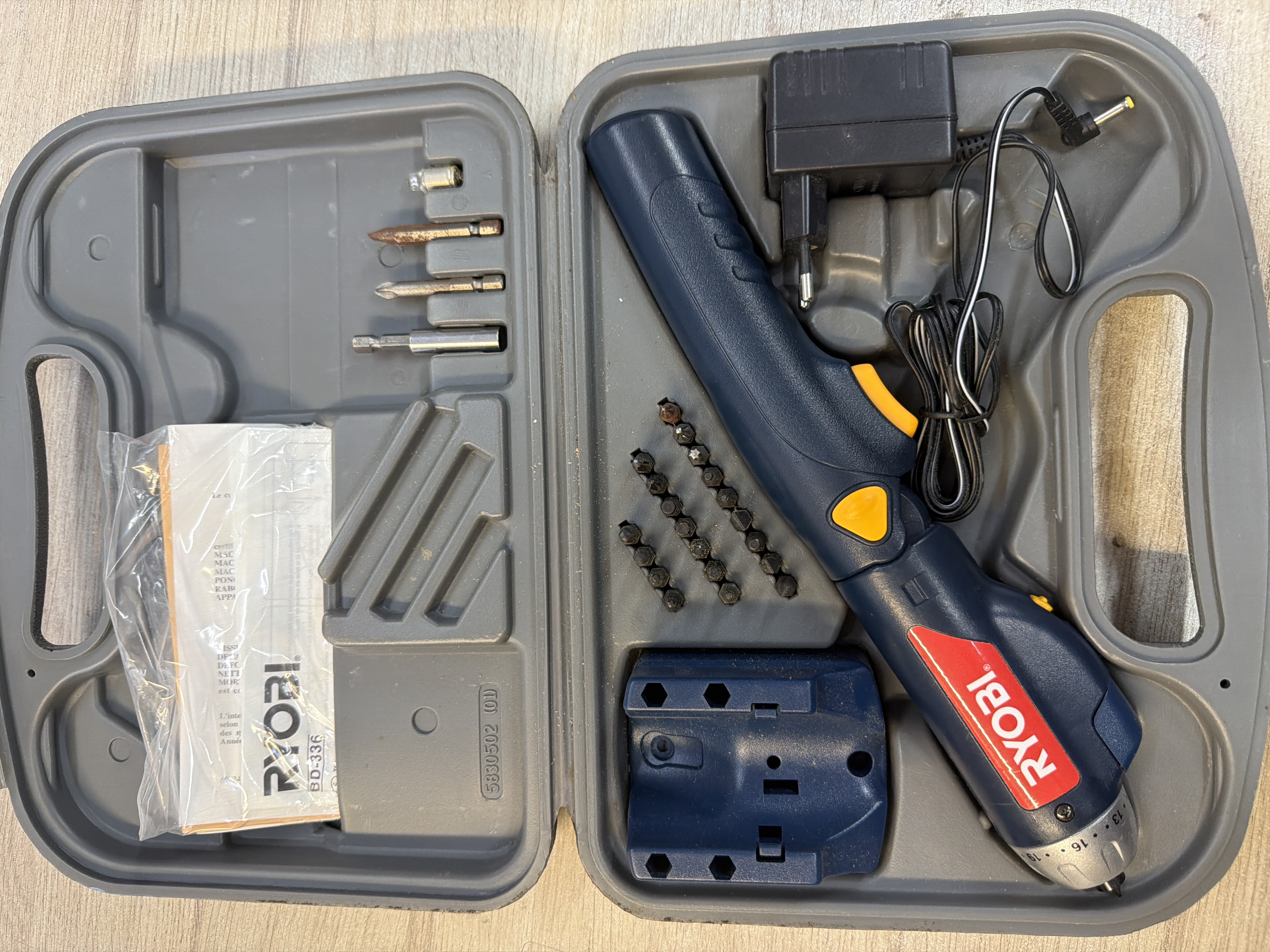 Tournevis sans fil Ryobi BD-336 3,6V avec embouts