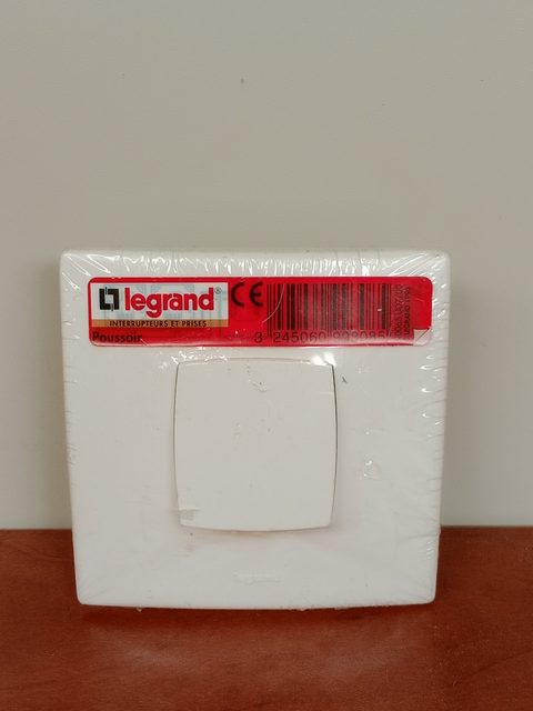 Poussoir simple Legrand Neptune 6A bornes automatiques