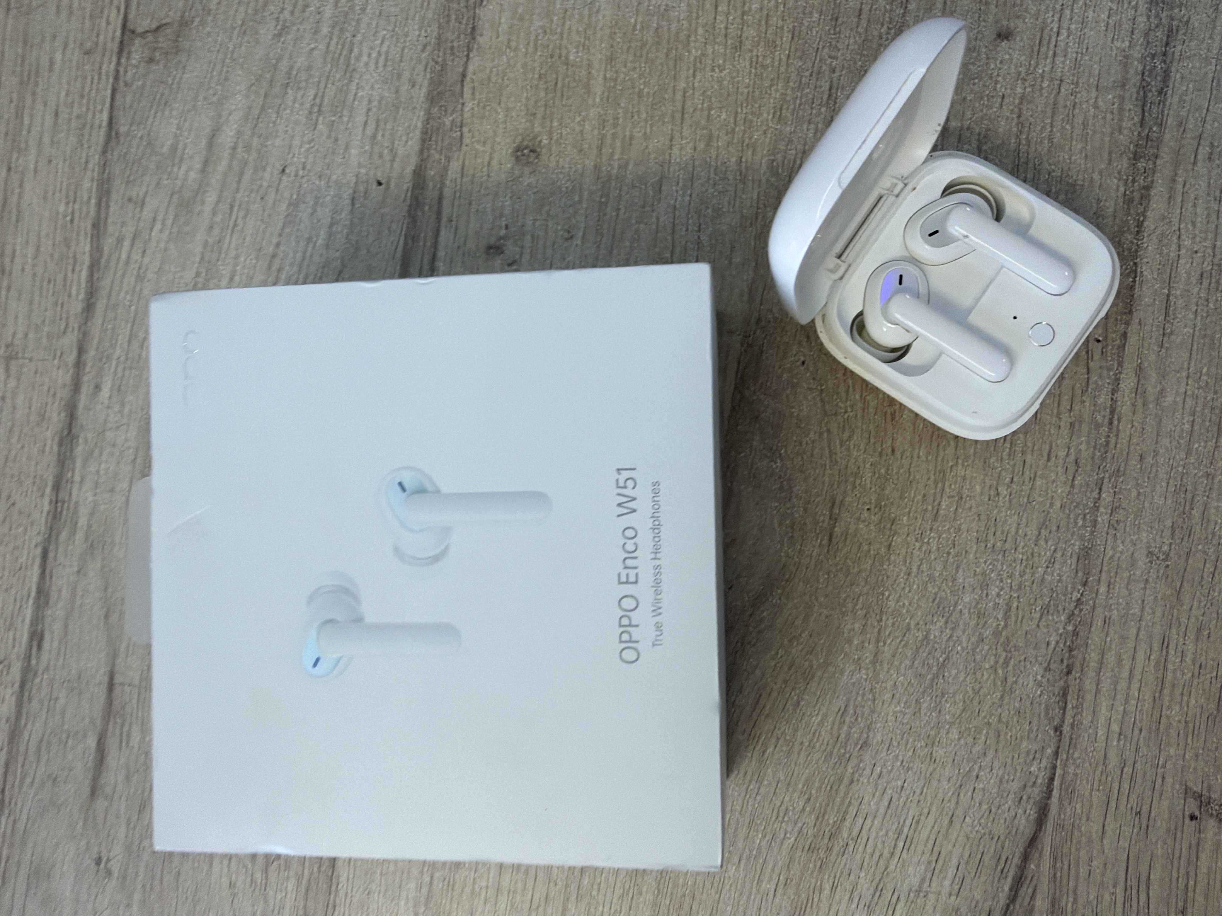 Écouteurs sans fil OPPO Enco W51 blanc avec boîtier de charge