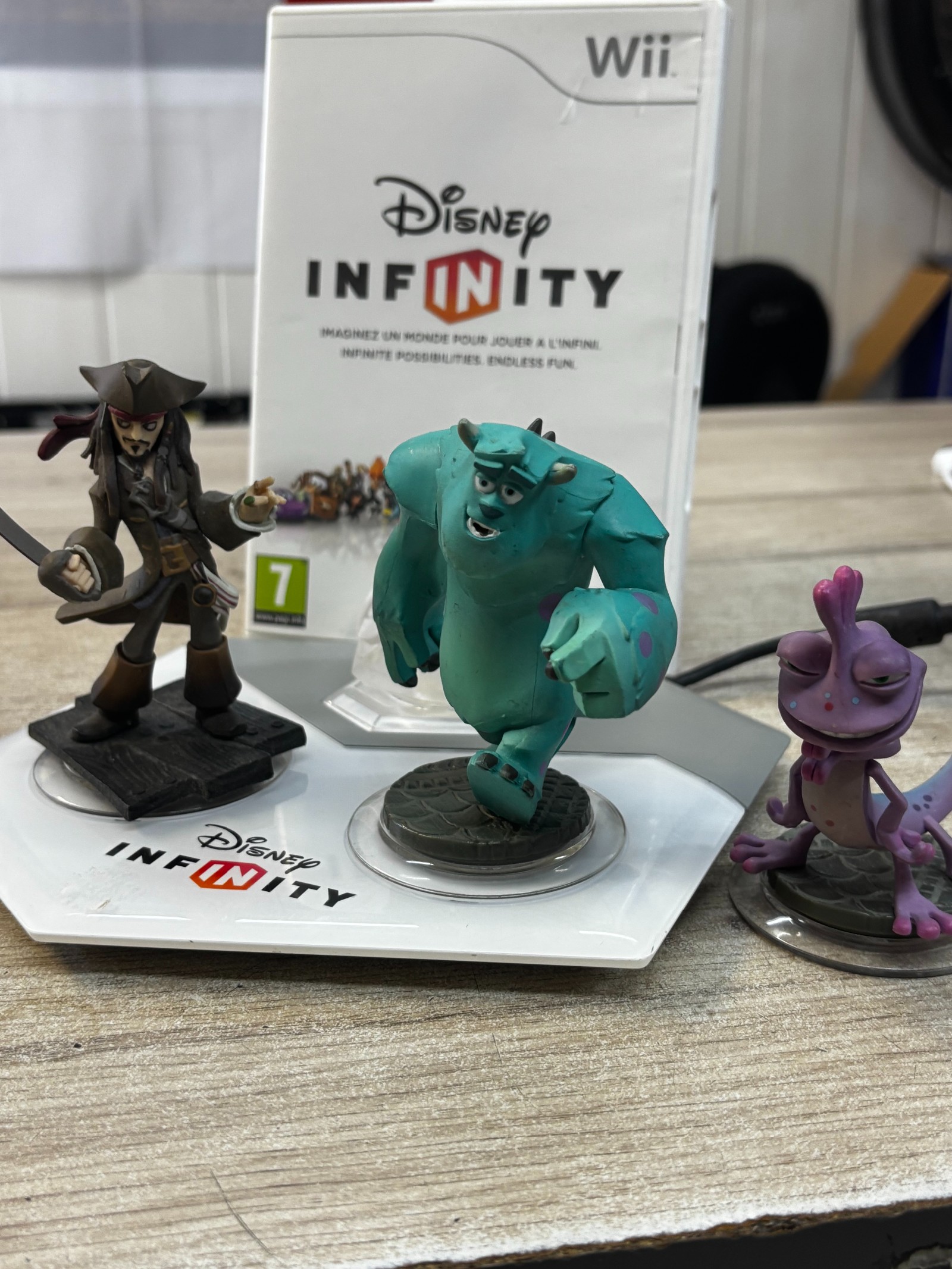 Disney Infinity (Wii) - Base + 3 figurines : Jack Sparrow, Sulley, Randall