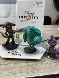 Disney Infinity (Wii) - Base + 3 figurines : Jack Sparrow, Sulley, Randall