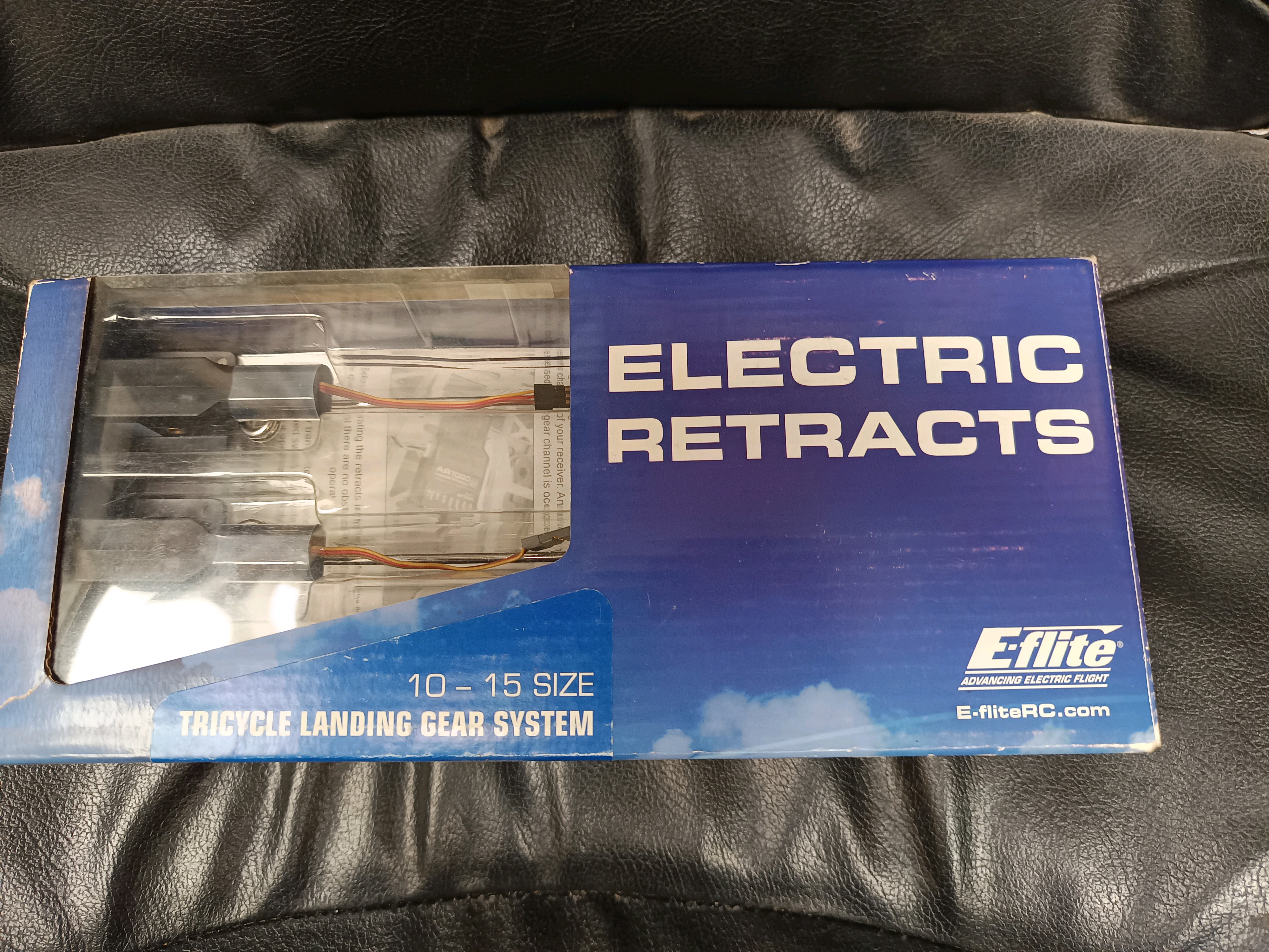 E-flite Electric Retracts 10–15 Size Tricycle Landing Gear System