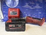 Meuleuse sans fil Milwaukee V28 AG 115 mm avec batterie M28 et chargeur — photo 1