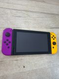 Nintendo Switch avec Joy-Con violet et orange — photo 2