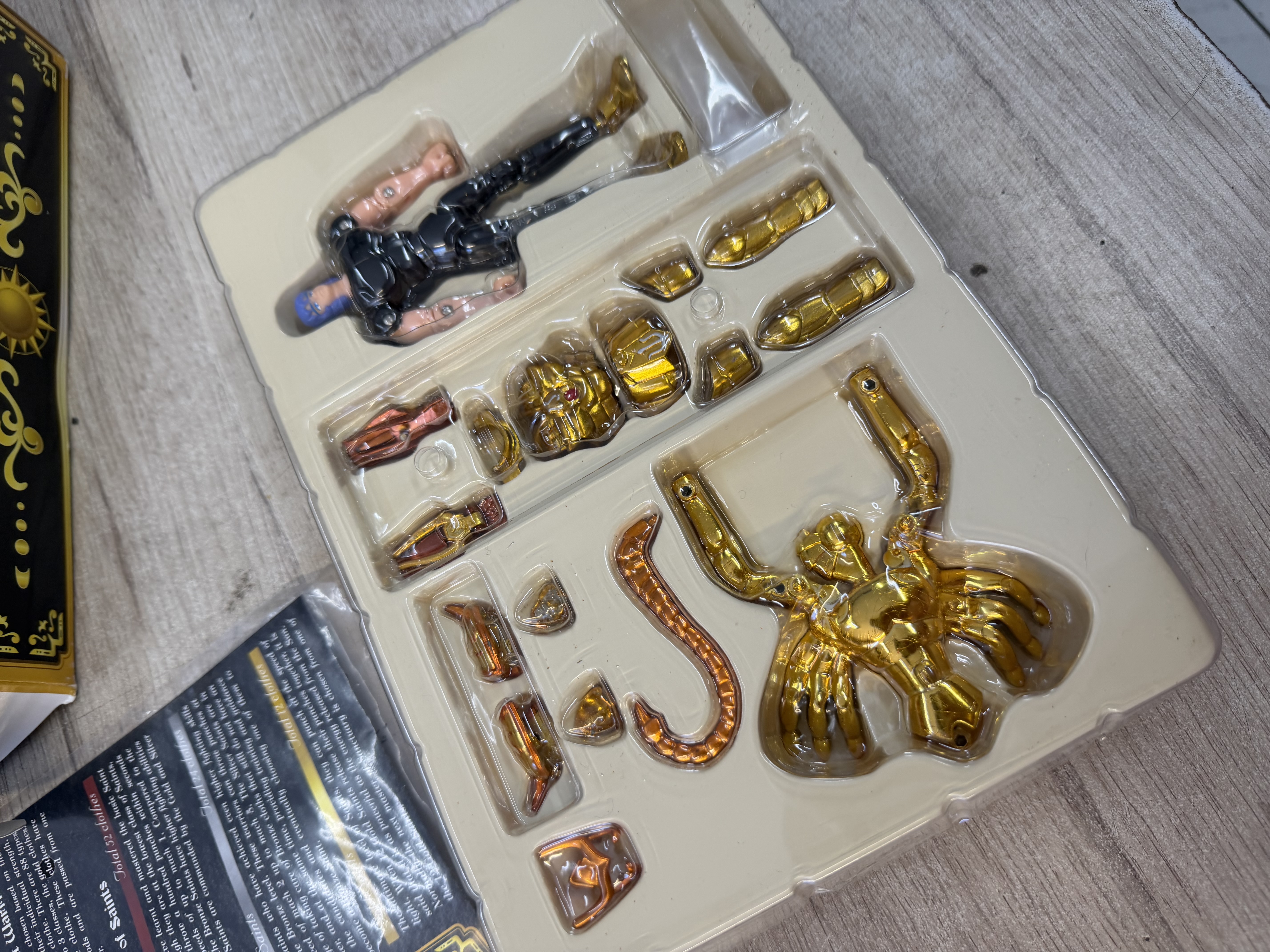 Saint Seiya Scorpion Milo figurine Bandai Hong Kong 2003 — photo 3