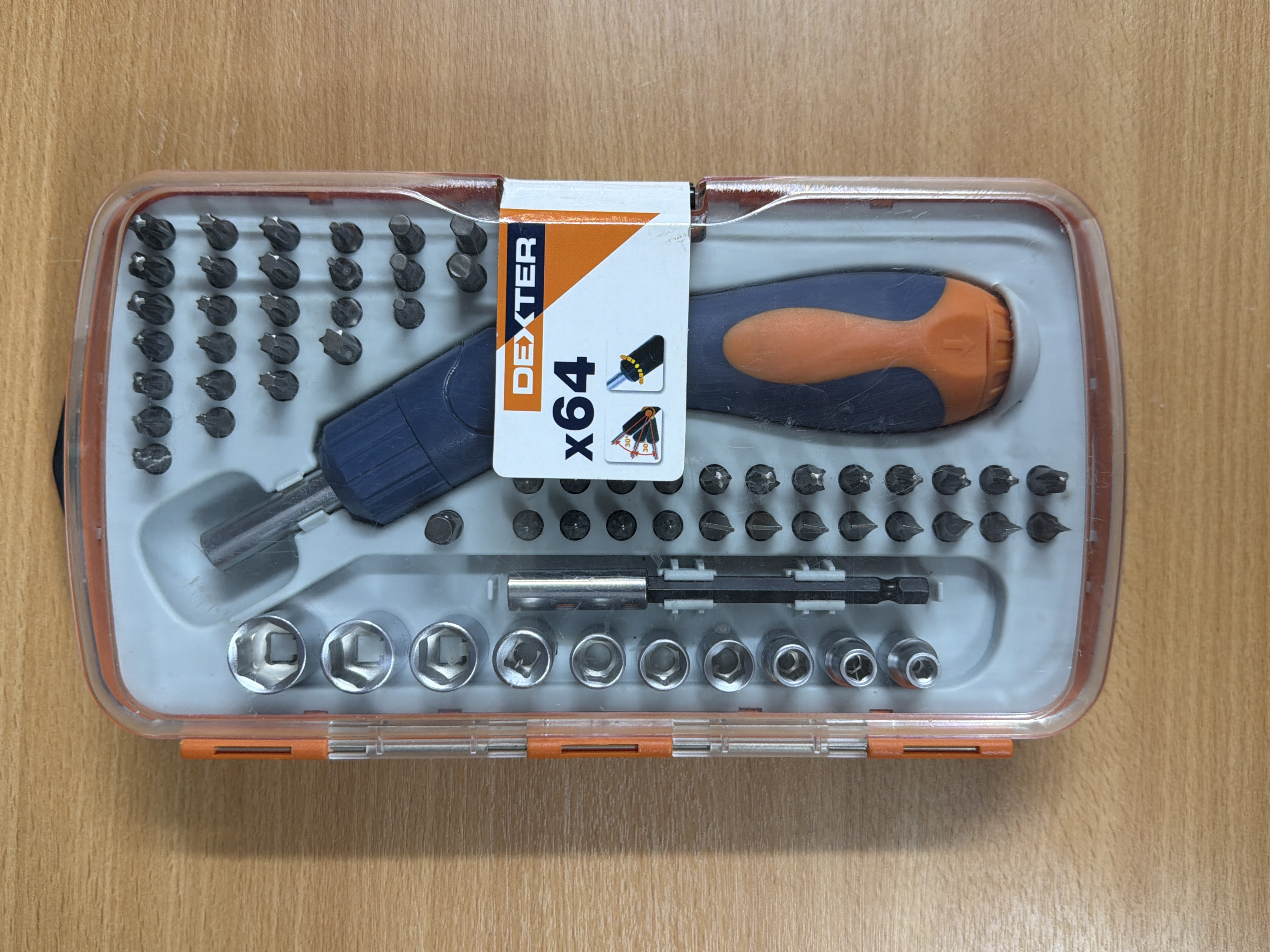 Coffret tournevis à cliquet Dexter x64 avec embouts et douilles