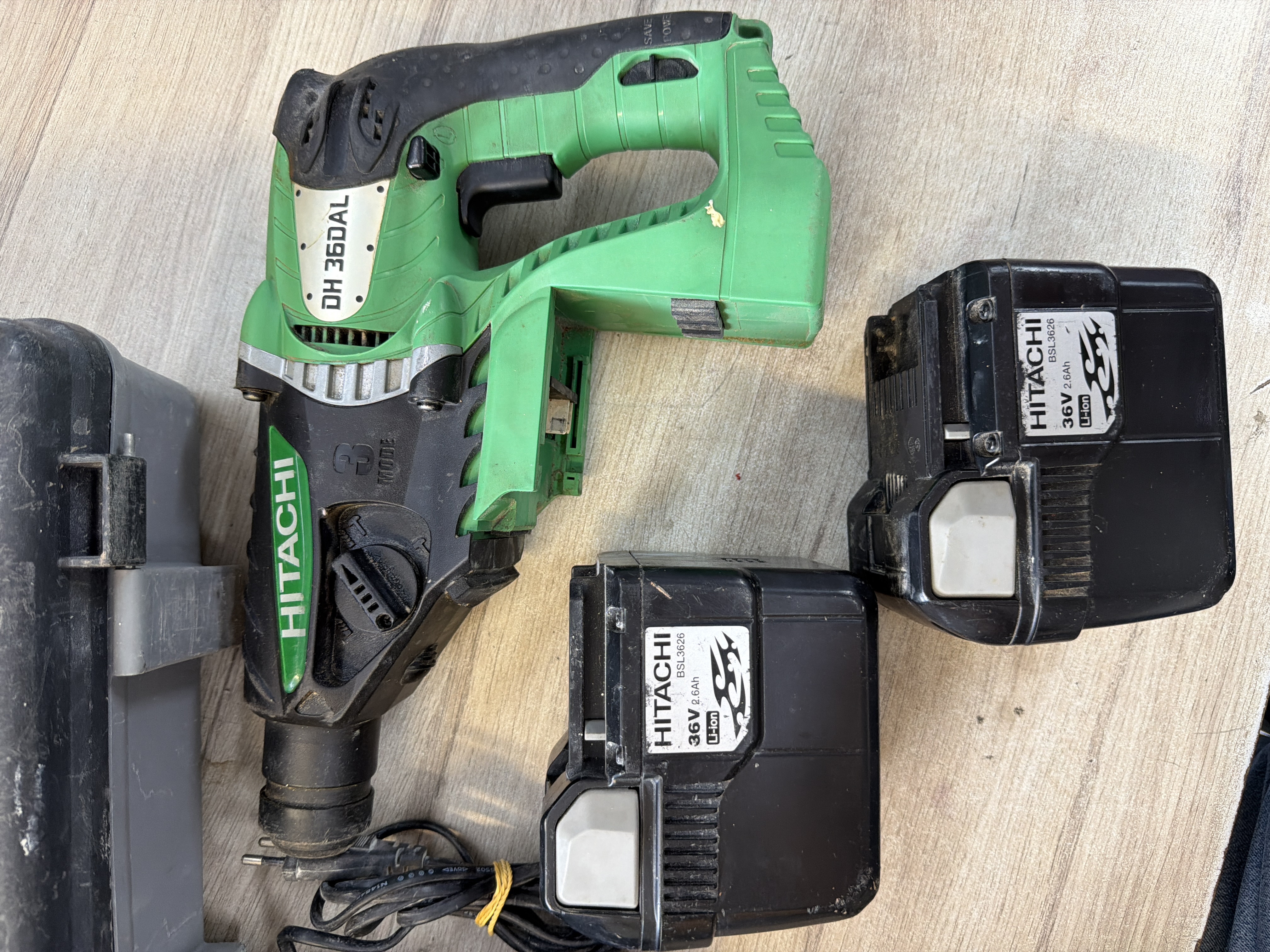 Perforateur burineur Hitachi Koki DH36DAL 36V avec 2 batteries — photo 2