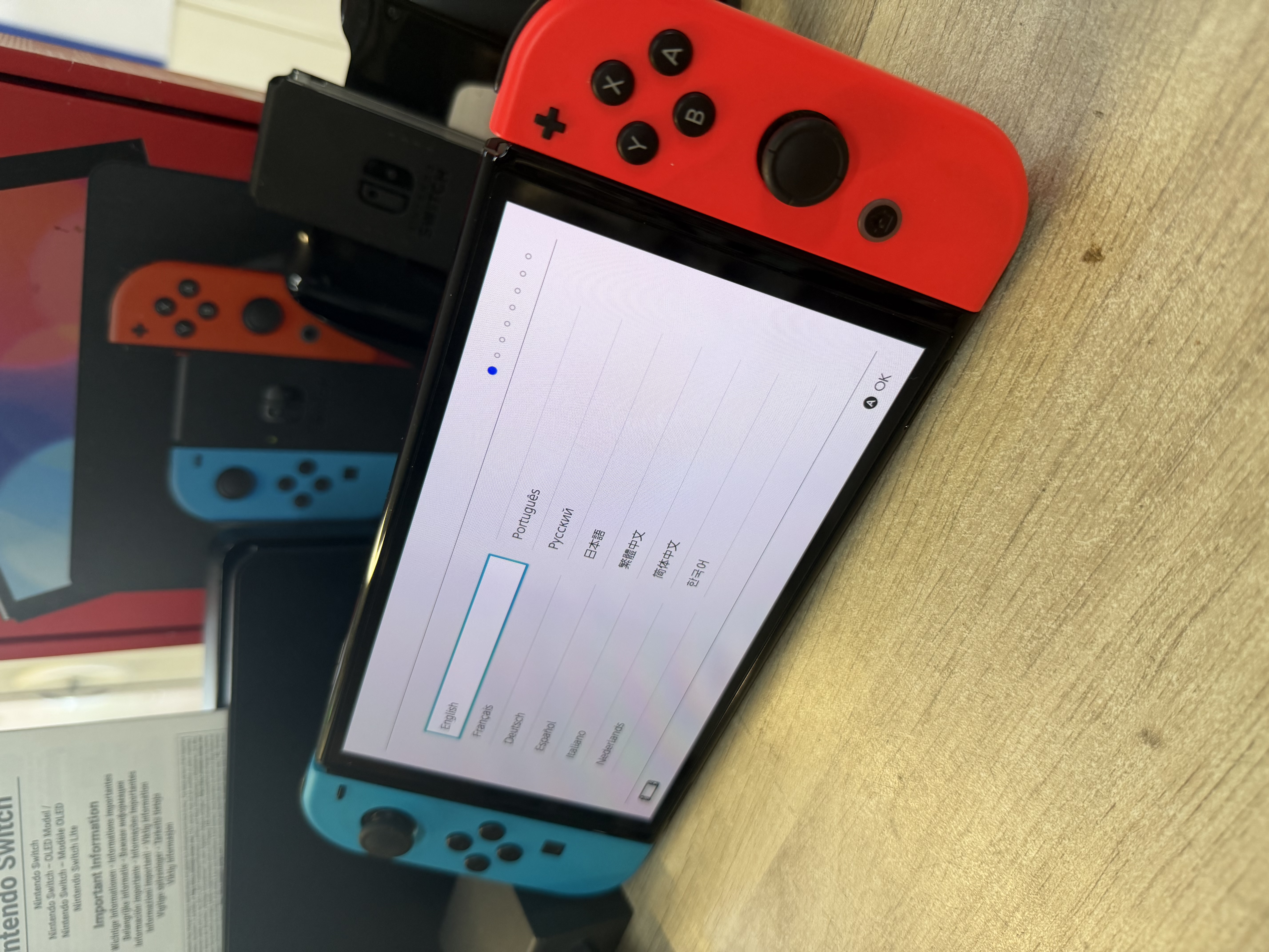 Nintendo Switch OLED Neon Blue/Neon Red — photo 2