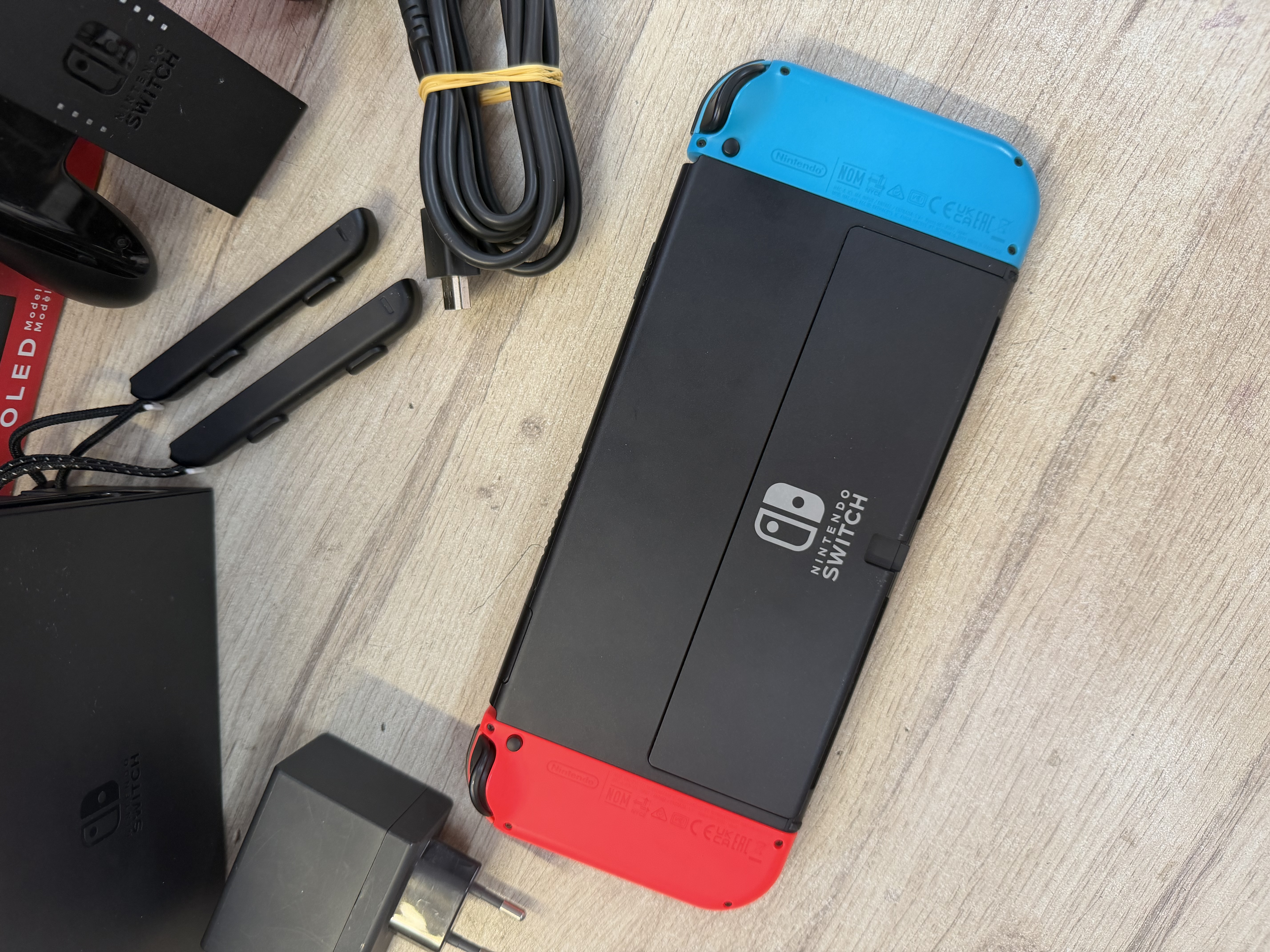 Nintendo Switch OLED Neon Blue/Neon Red — photo 3